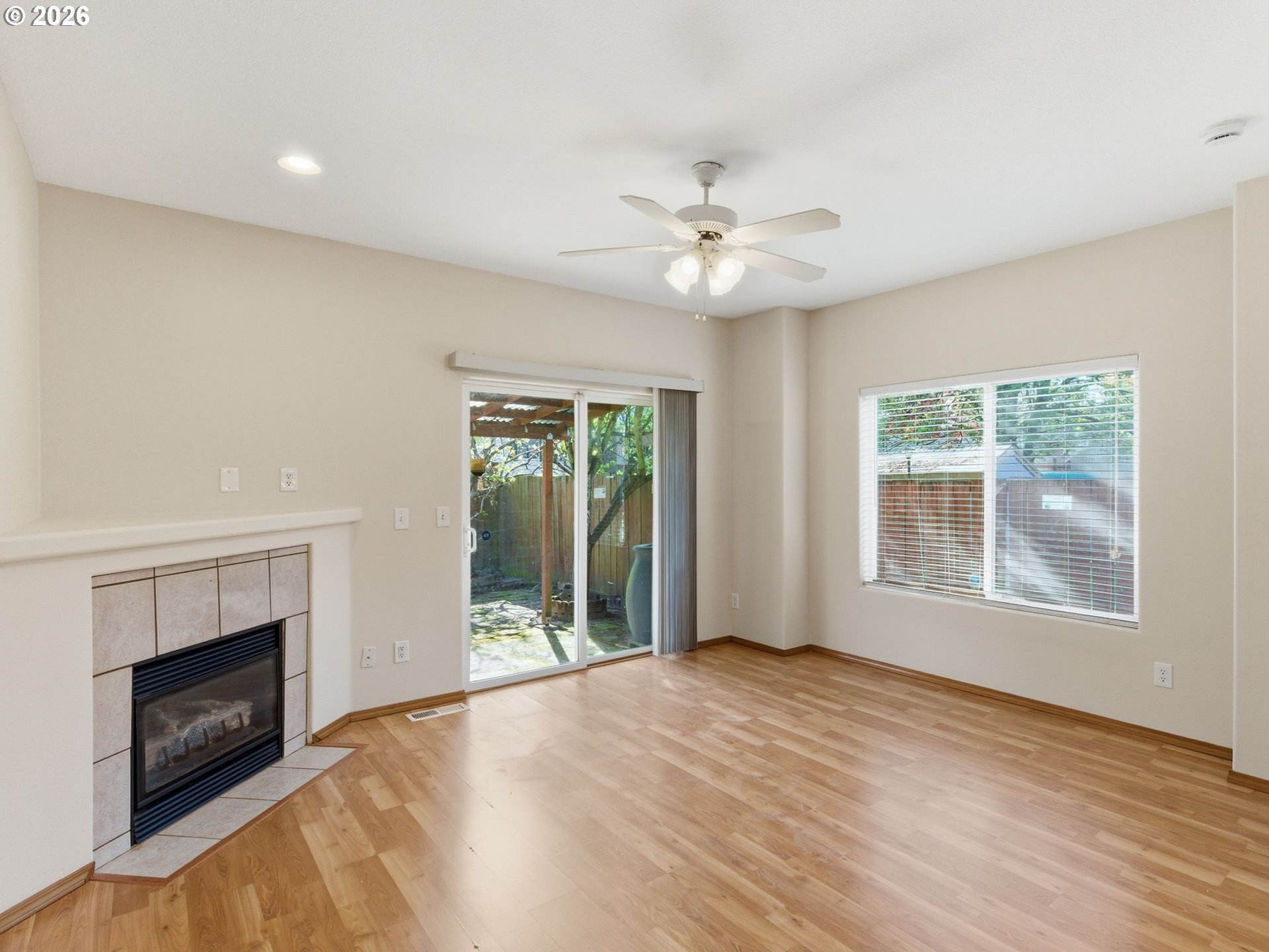 9606 N Clarendon Ave Property Photo 4