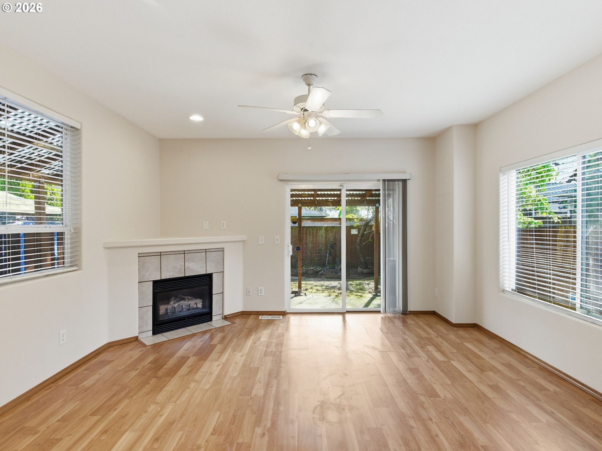 9606 N Clarendon Ave Property Photo 5