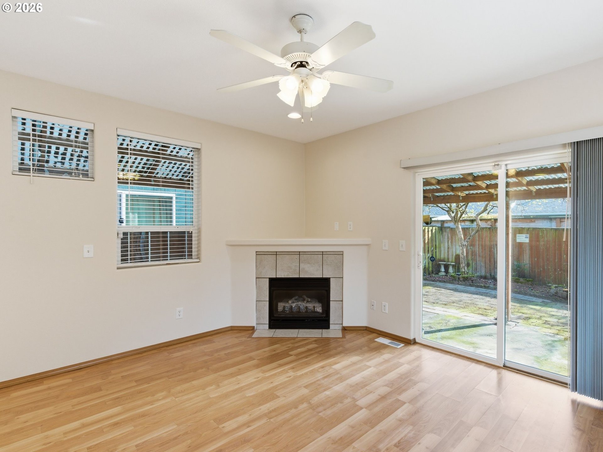 9606 N Clarendon Ave Property Photo 6