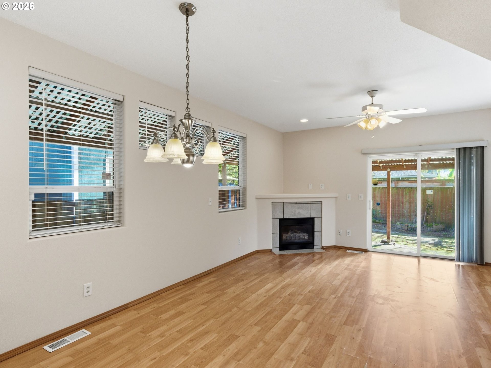 9606 N Clarendon Ave Property Photo 7