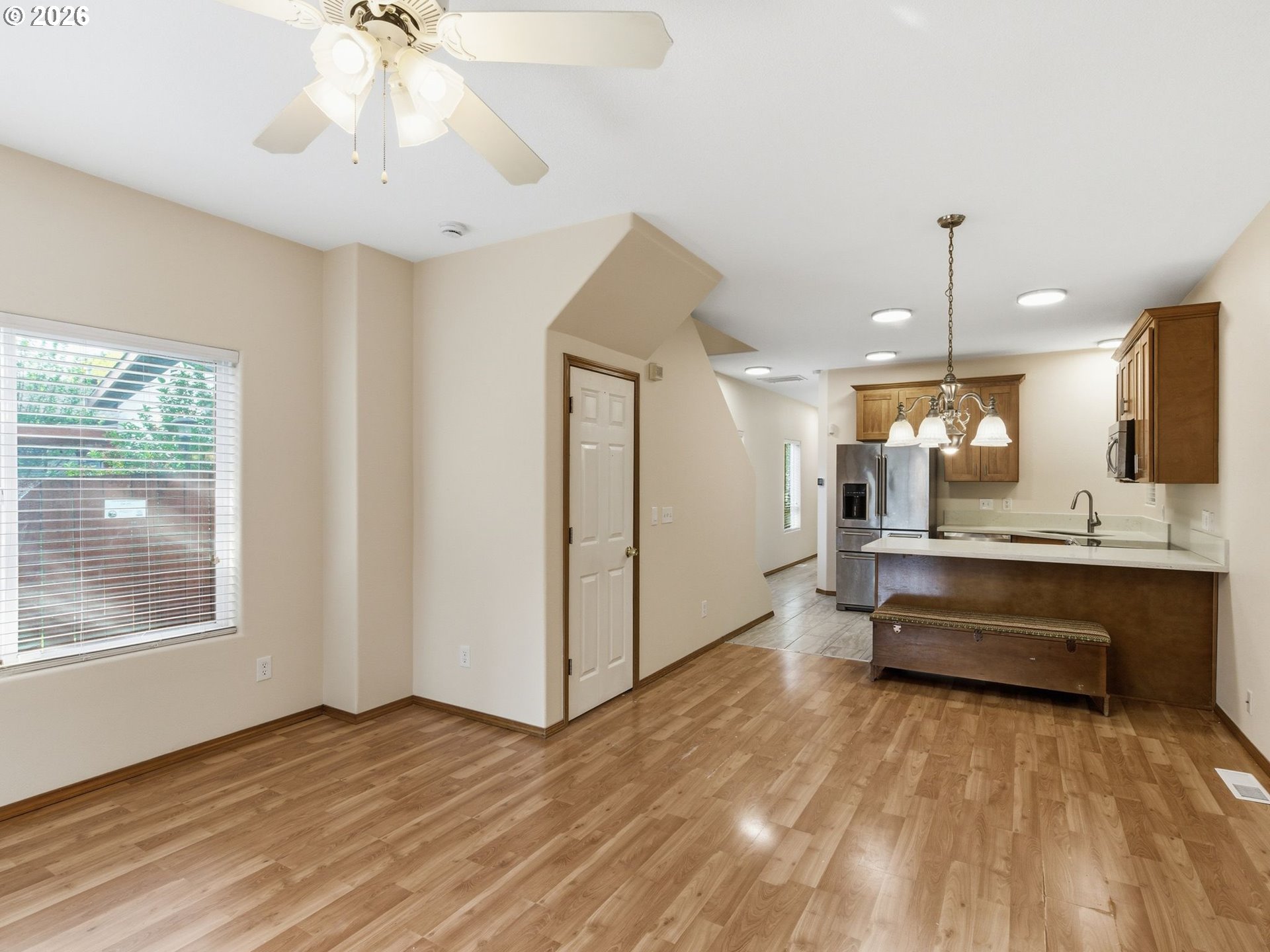 9606 N Clarendon Ave Property Photo 8