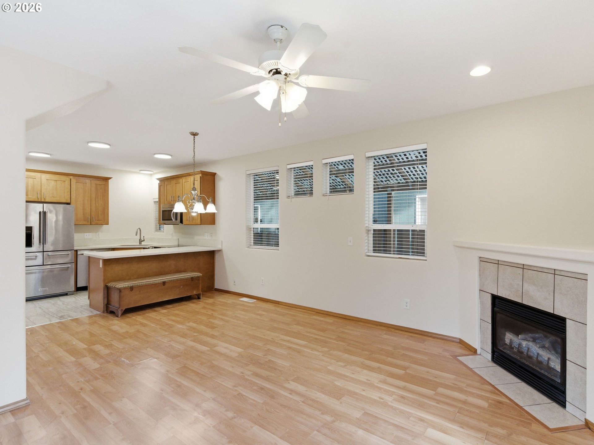9606 N Clarendon Ave Property Photo 9