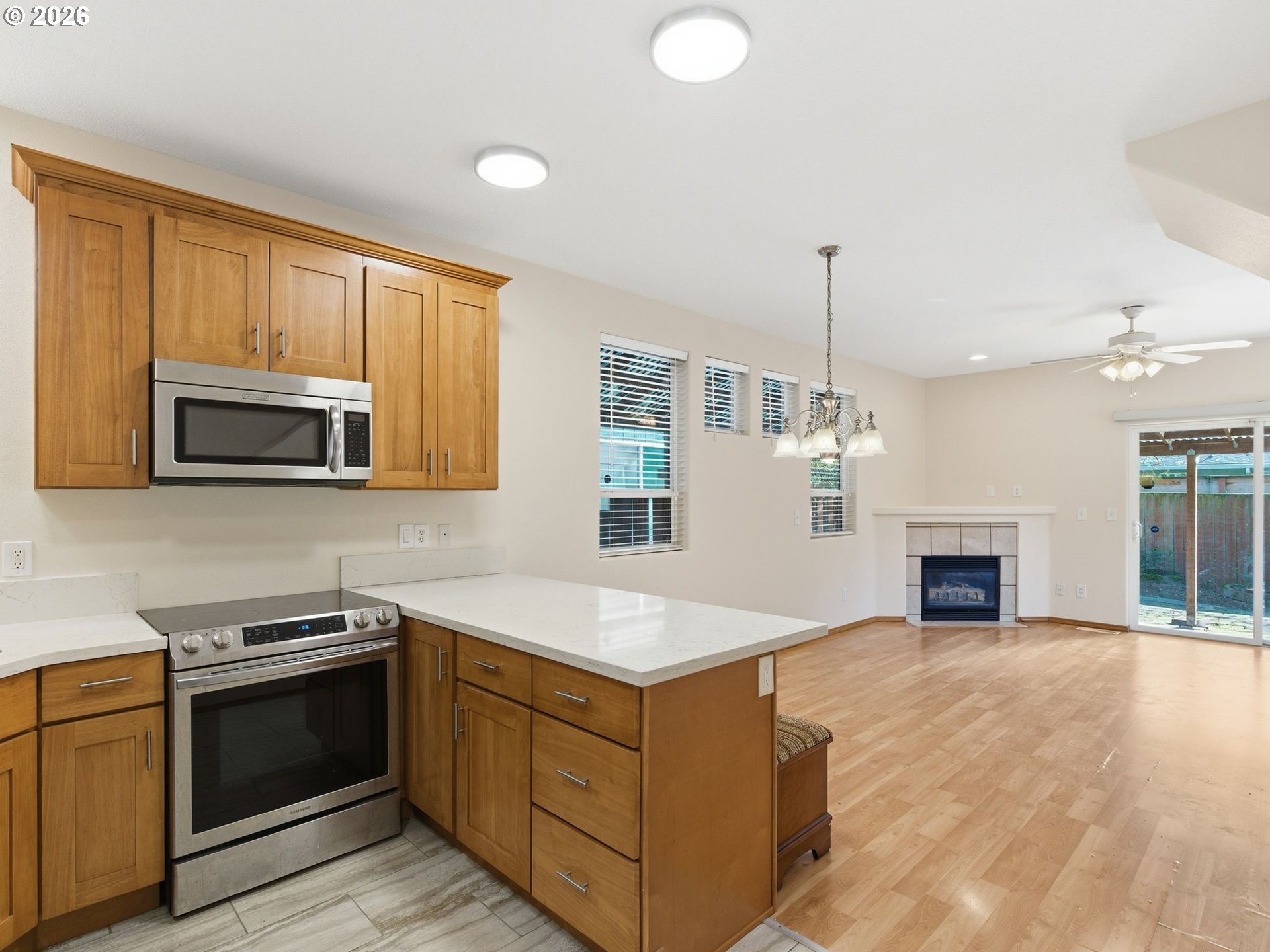 9606 N Clarendon Ave Property Photo 10