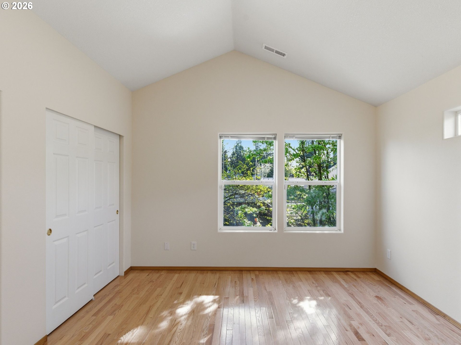 9606 N Clarendon Ave Property Photo 19