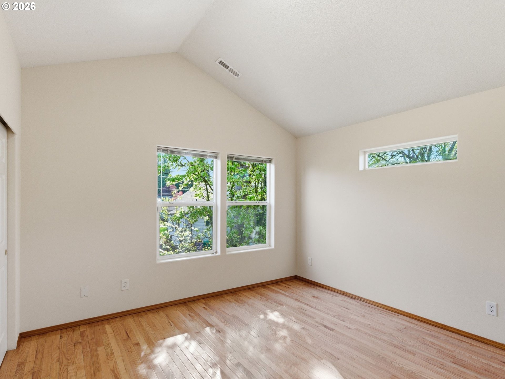 9606 N Clarendon Ave Property Photo 20