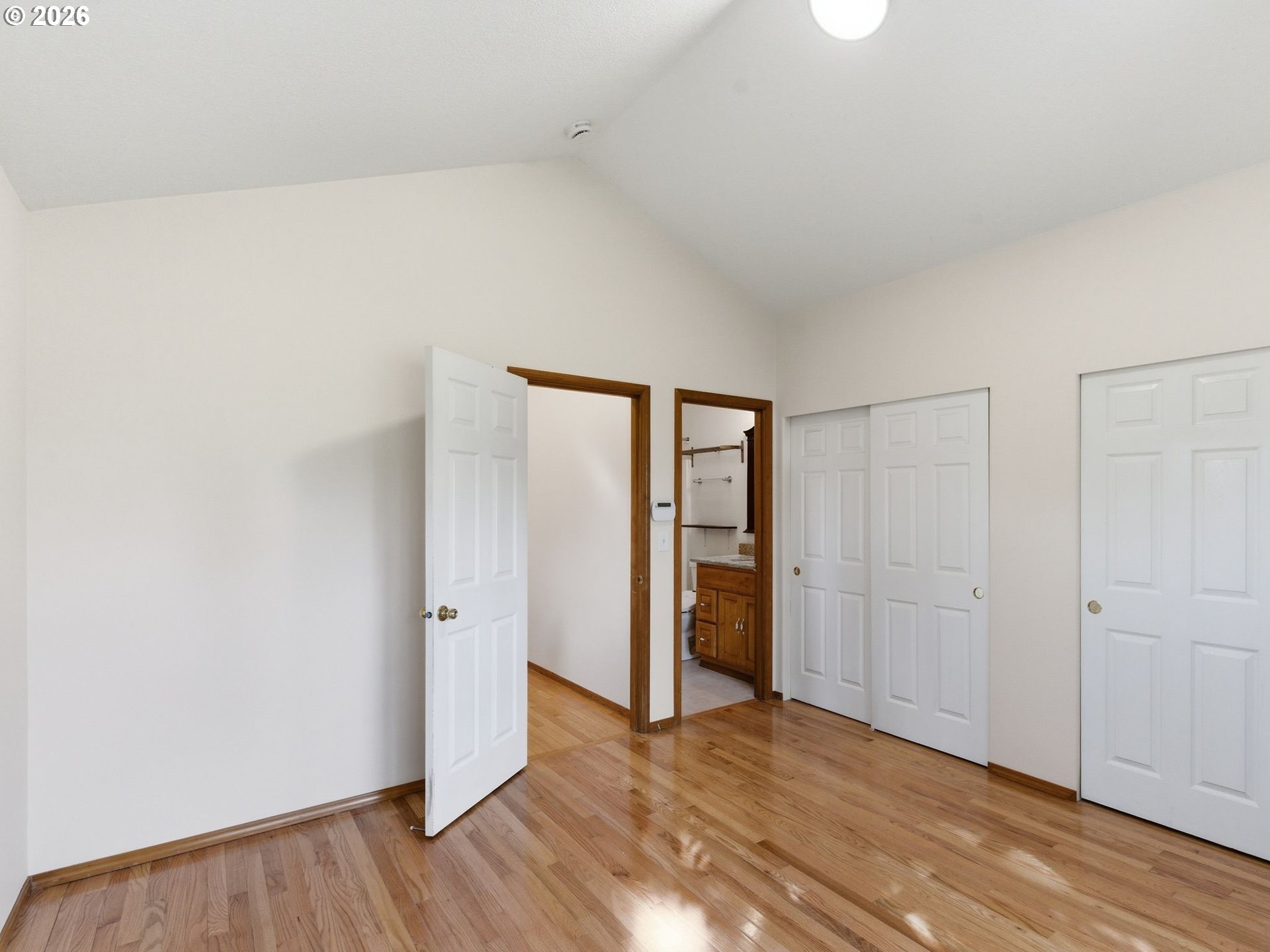 9606 N Clarendon Ave Property Photo 22