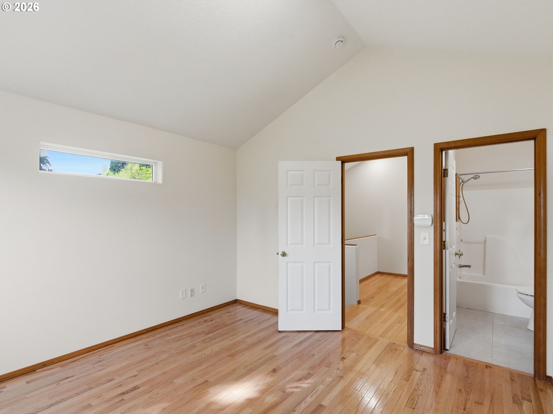 9606 N Clarendon Ave Property Photo 23