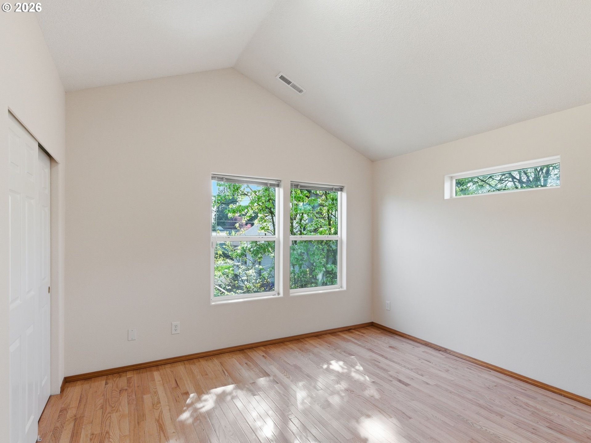 9606 N Clarendon Ave Property Photo 24