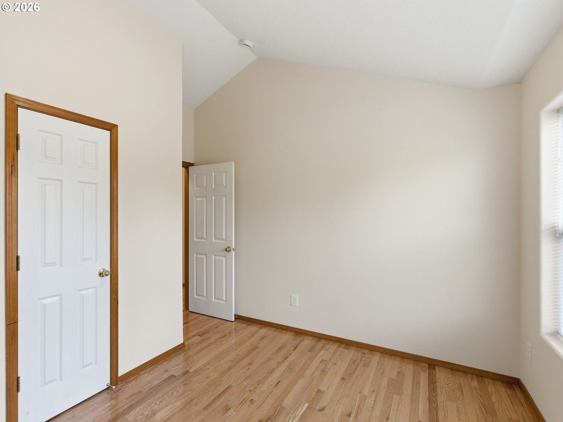 9606 N Clarendon Ave Property Photo 28
