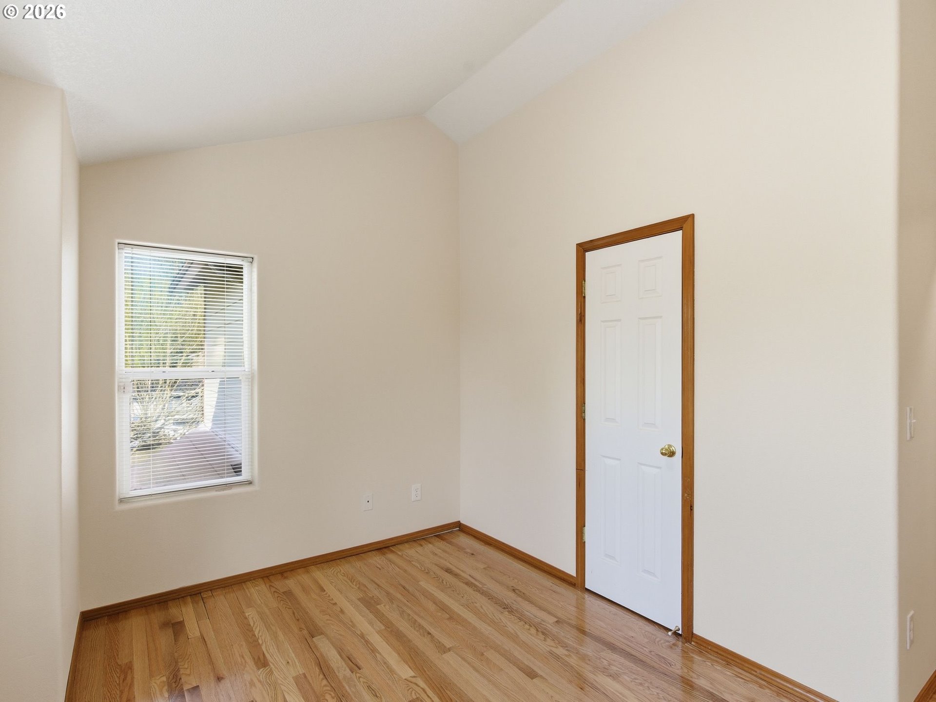 9606 N Clarendon Ave Property Photo 29