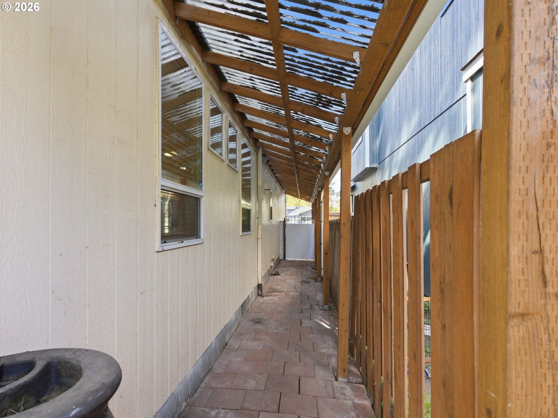 9606 N Clarendon Ave Property Photo 38