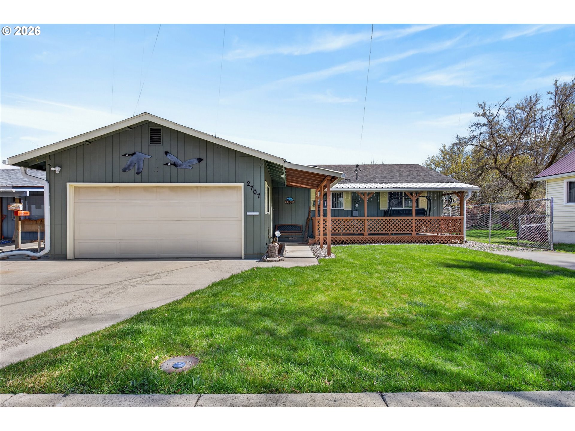 2707 N ASH ST Property Photo 1