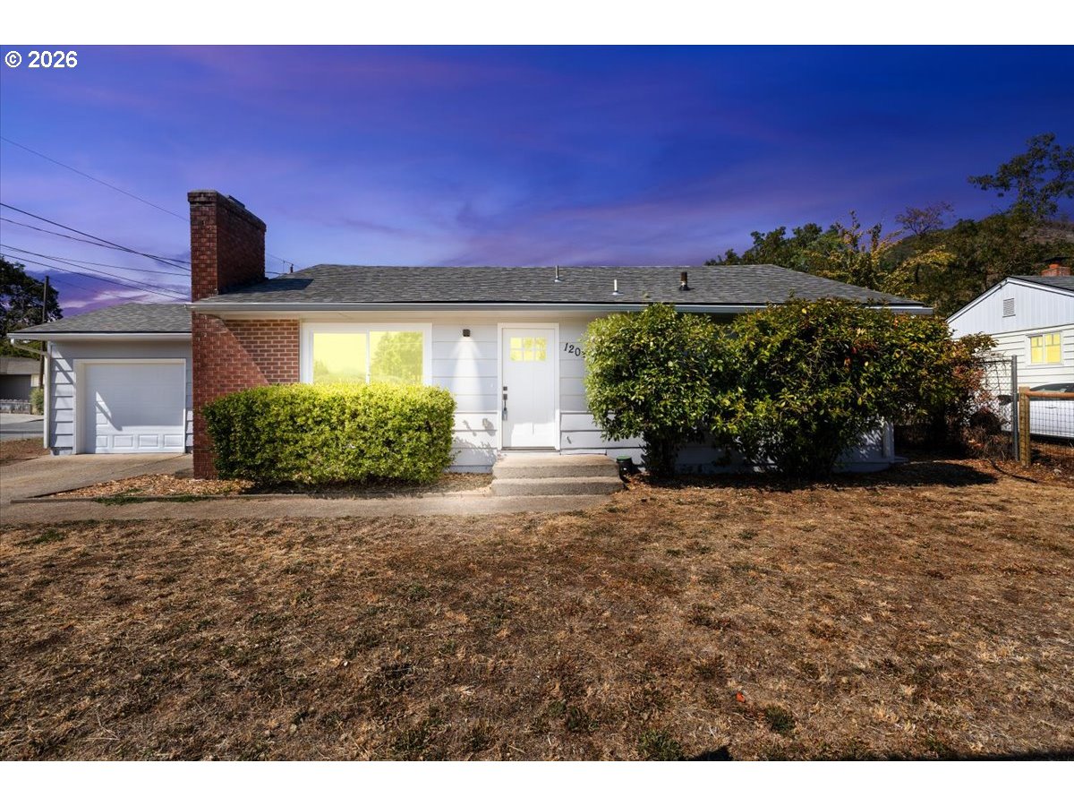 1202 Ne A St Property Photo 1
