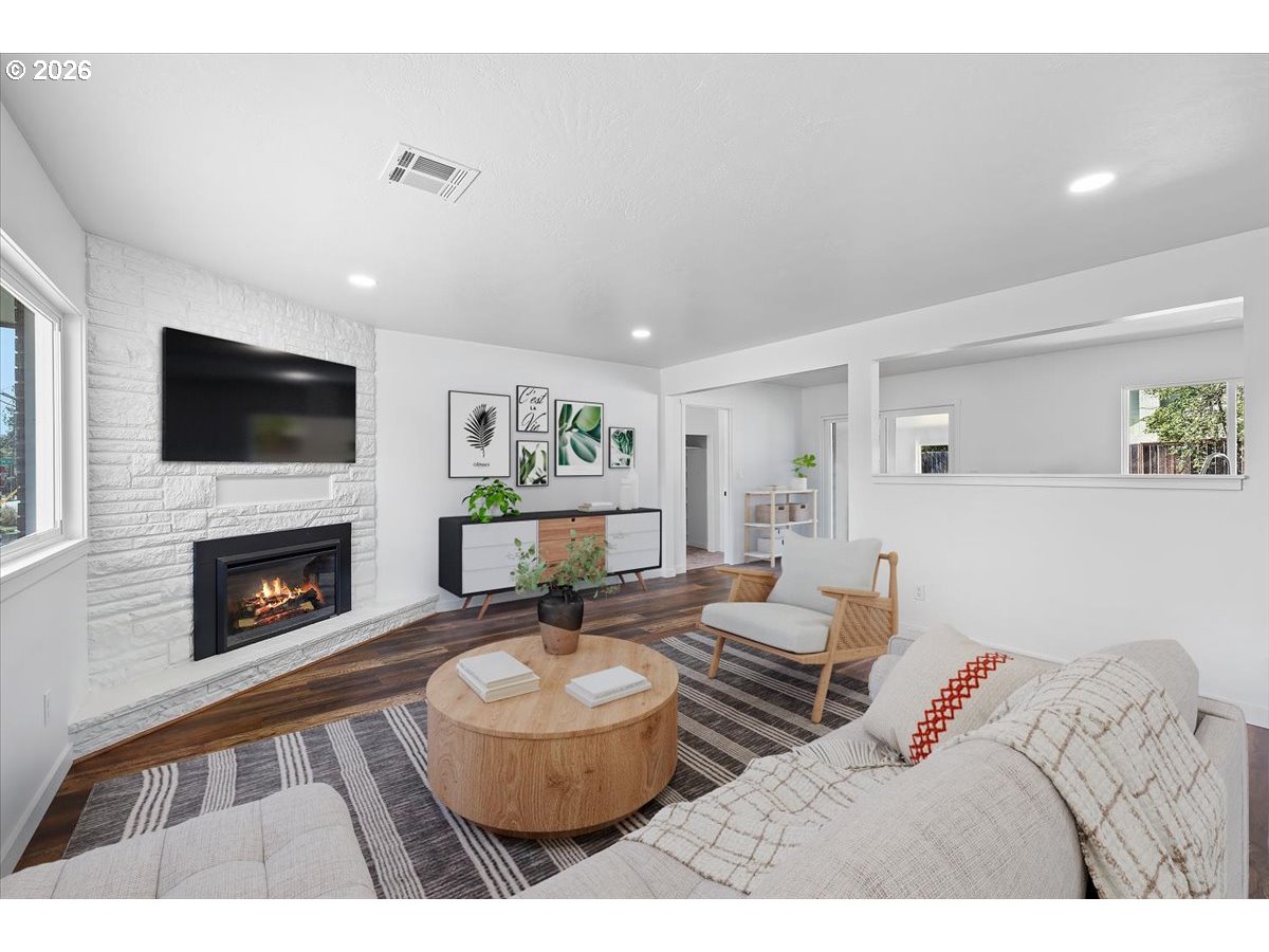 1202 Ne A St Property Photo 2