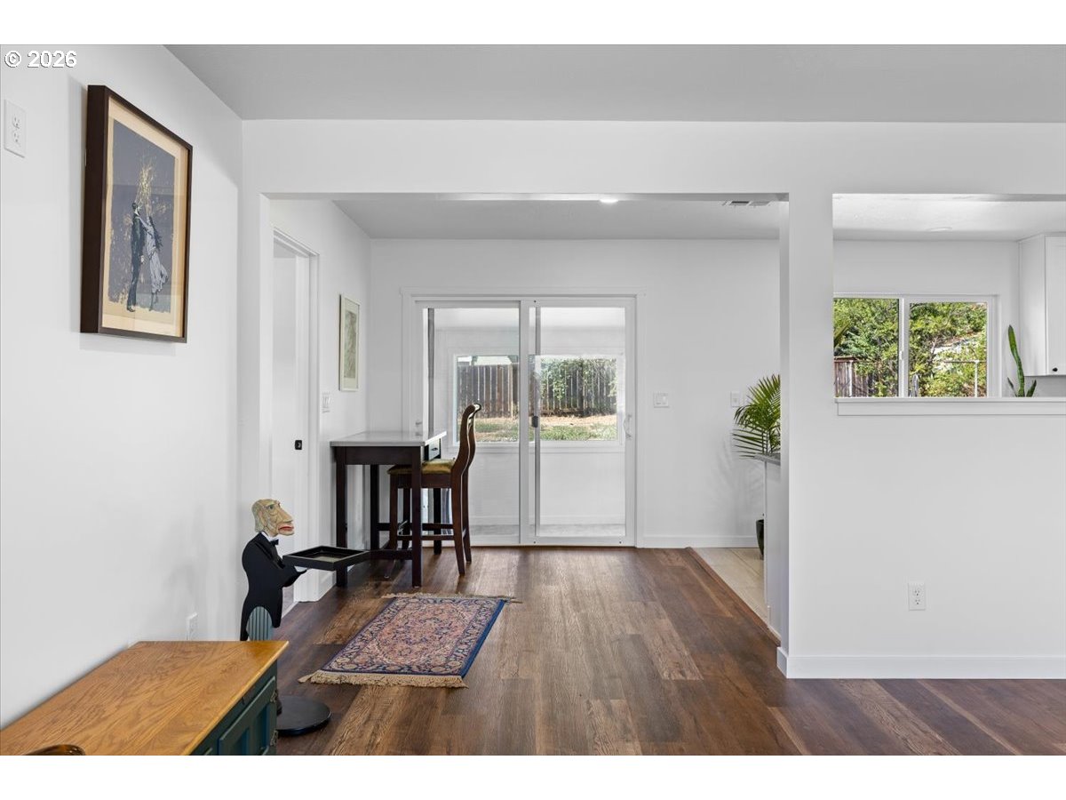 1202 Ne A St Property Photo 6