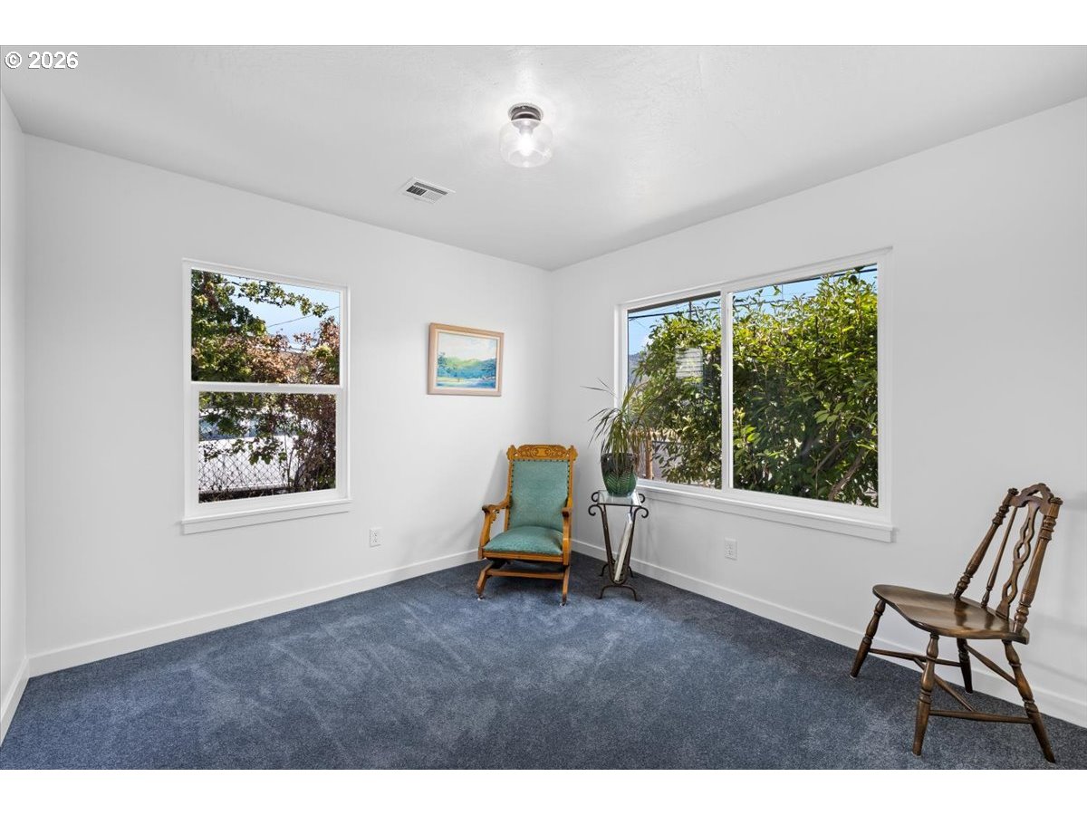 1202 Ne A St Property Photo 8