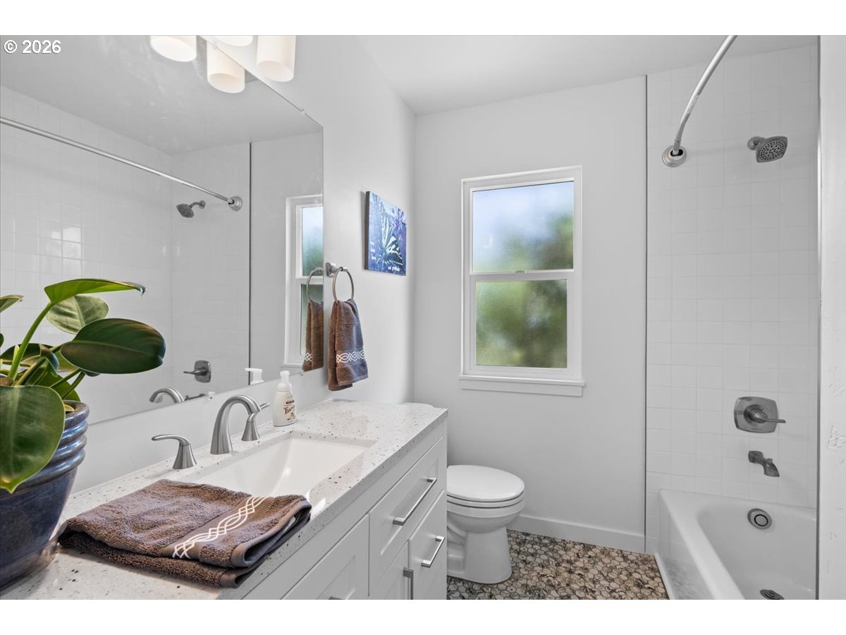 1202 Ne A St Property Photo 9