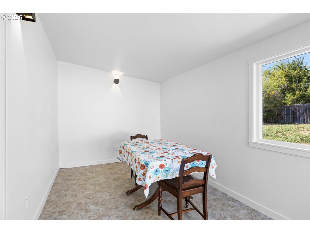 1202 Ne A St Property Photo 11