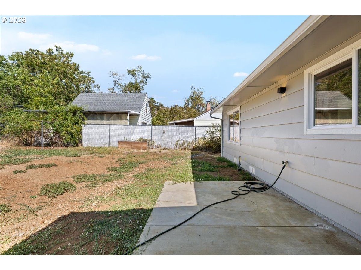 1202 Ne A St Property Photo 16