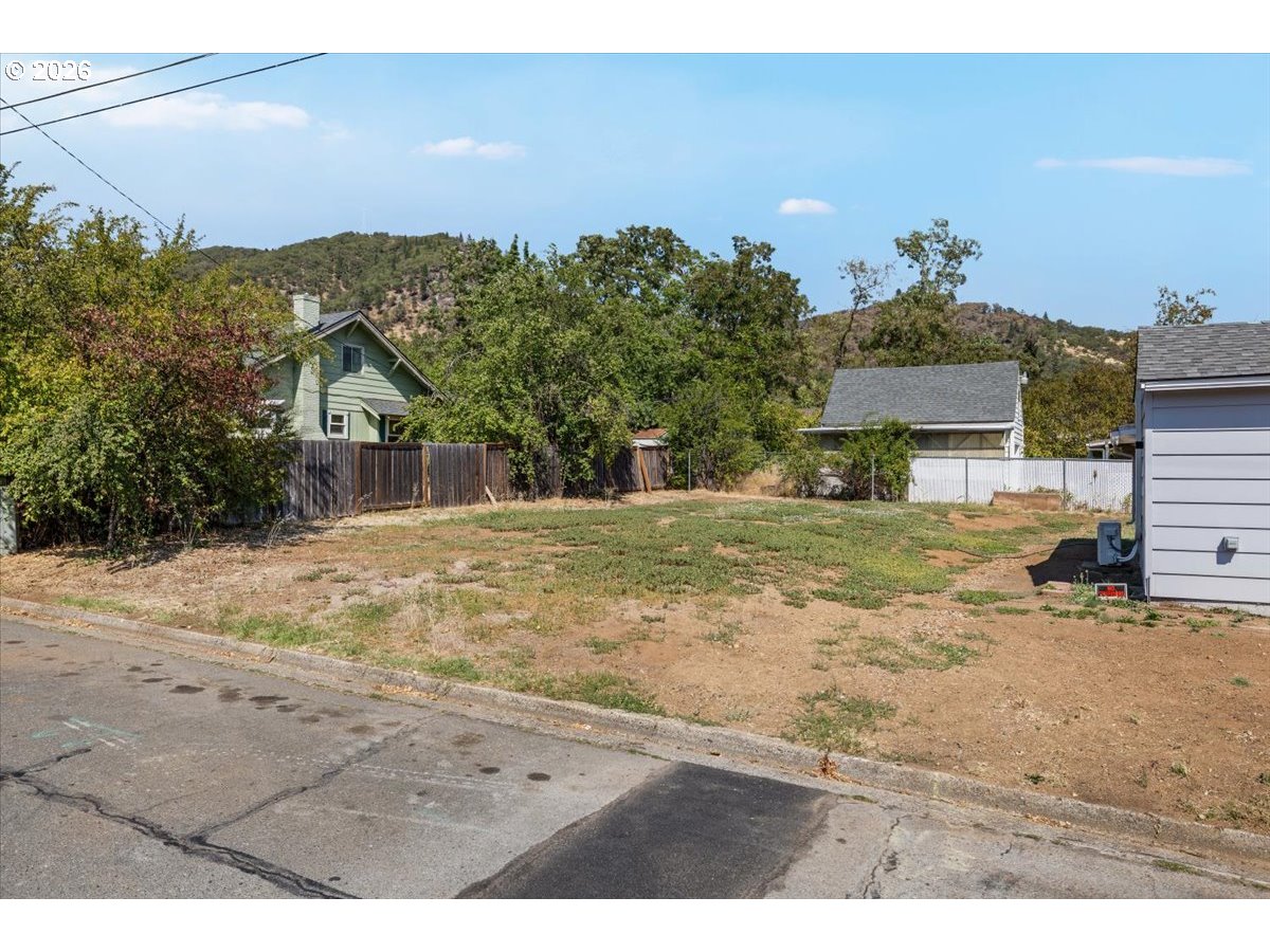 1202 Ne A St Property Photo 17