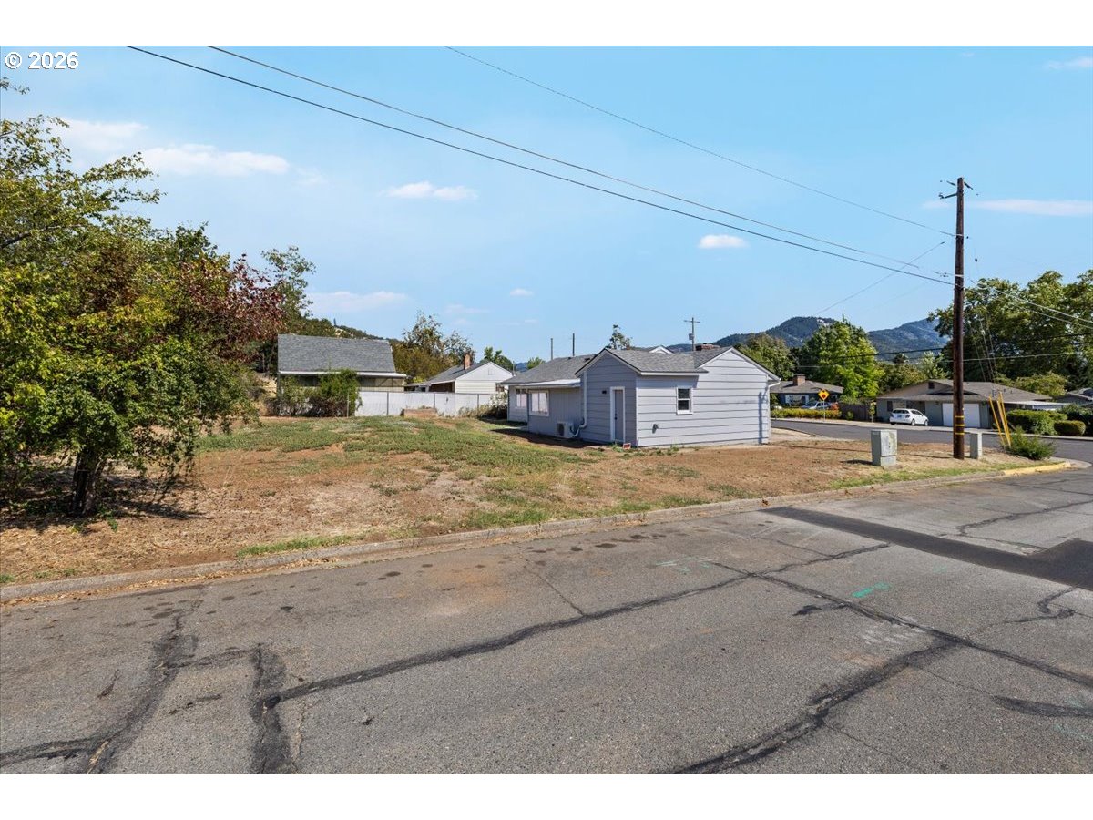 1202 Ne A St Property Photo 18