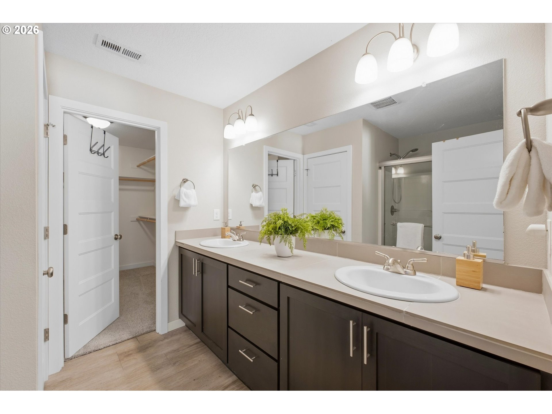 153 E Wayno Way Property Photo 10