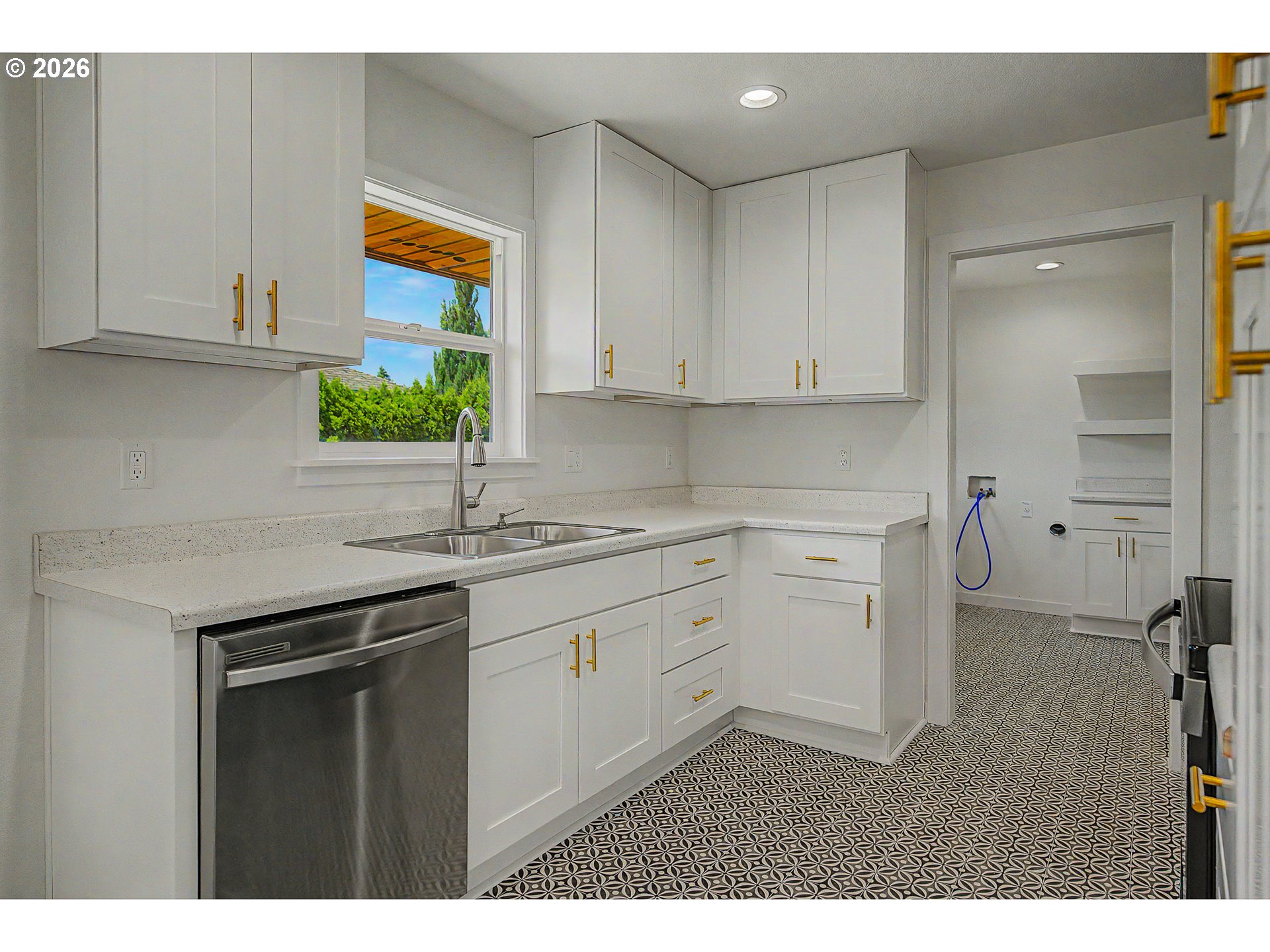 1315 N Locust St Property Photo 12