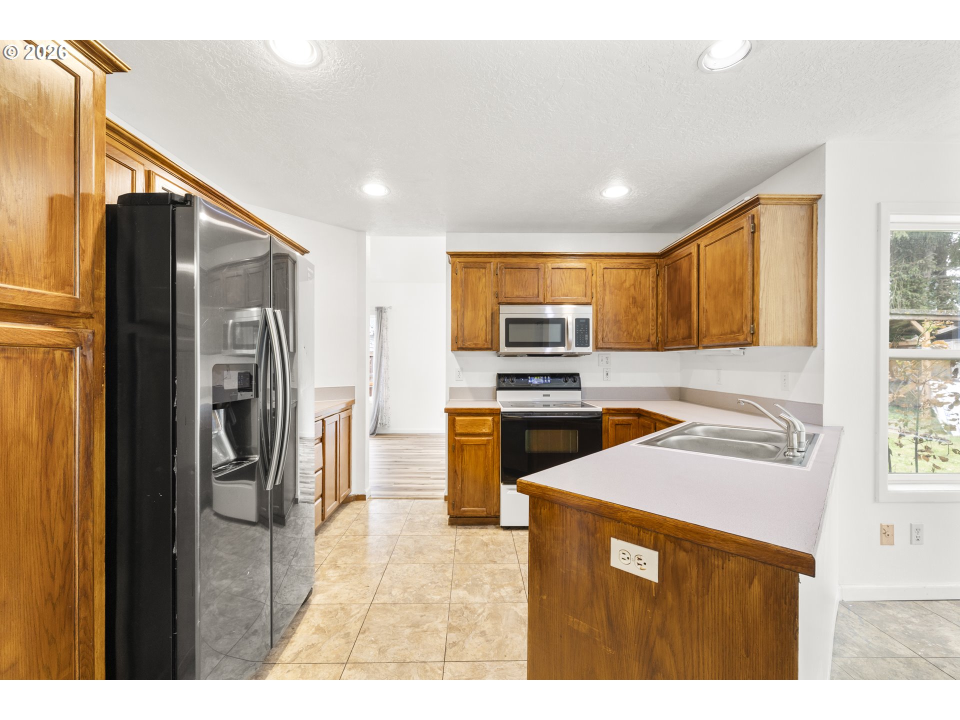 270 Martin Way S Property Photo 4