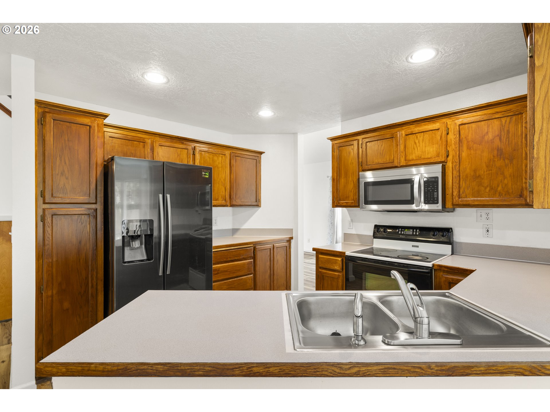 270 Martin Way S Property Photo 5