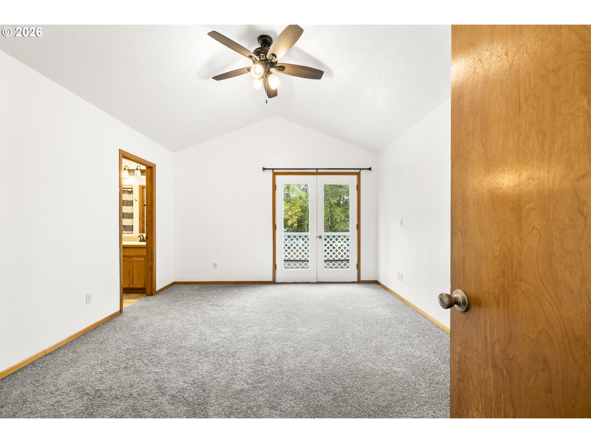 270 Martin Way S Property Photo 14