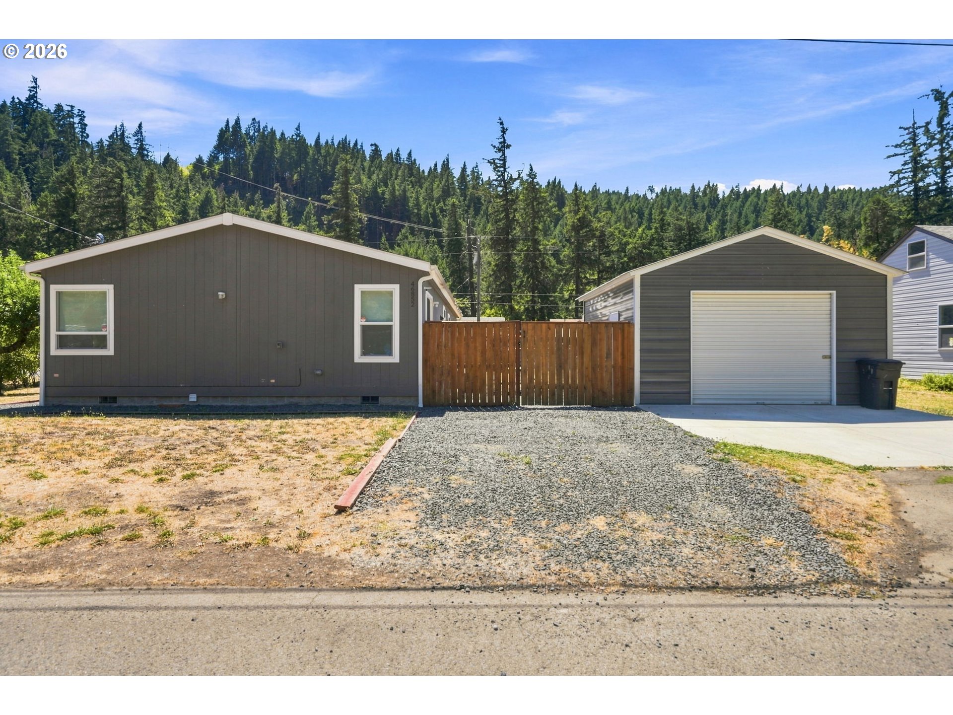 46852 Sunset Ave Property Photo 2