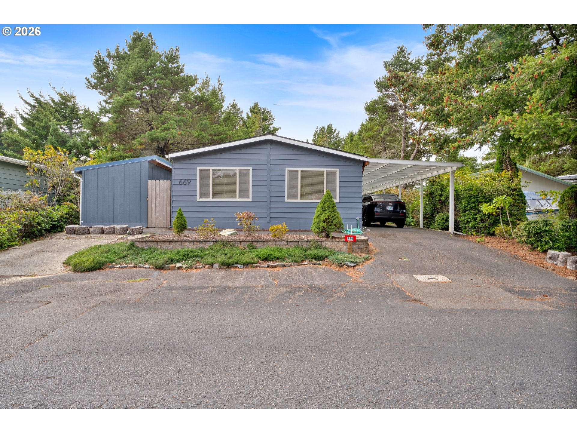 1601 RHODODENDRON DR 669 Property Photo 1