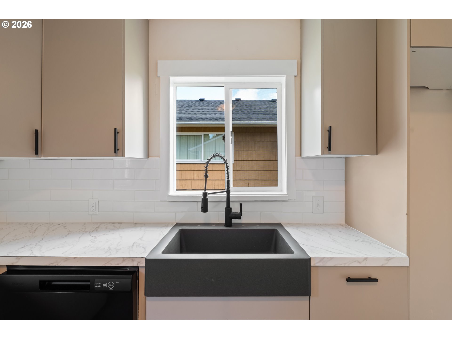 1811 15th Ave Property Photo 6