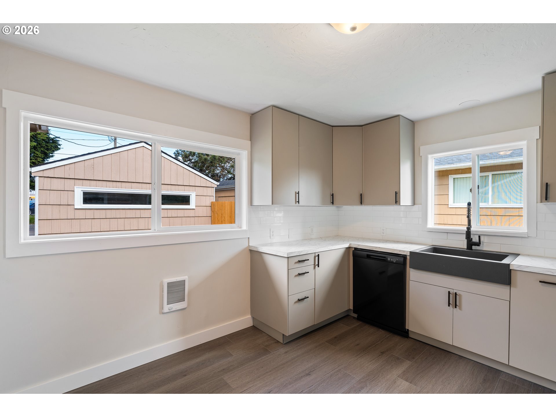 1811 15th Ave Property Photo 8