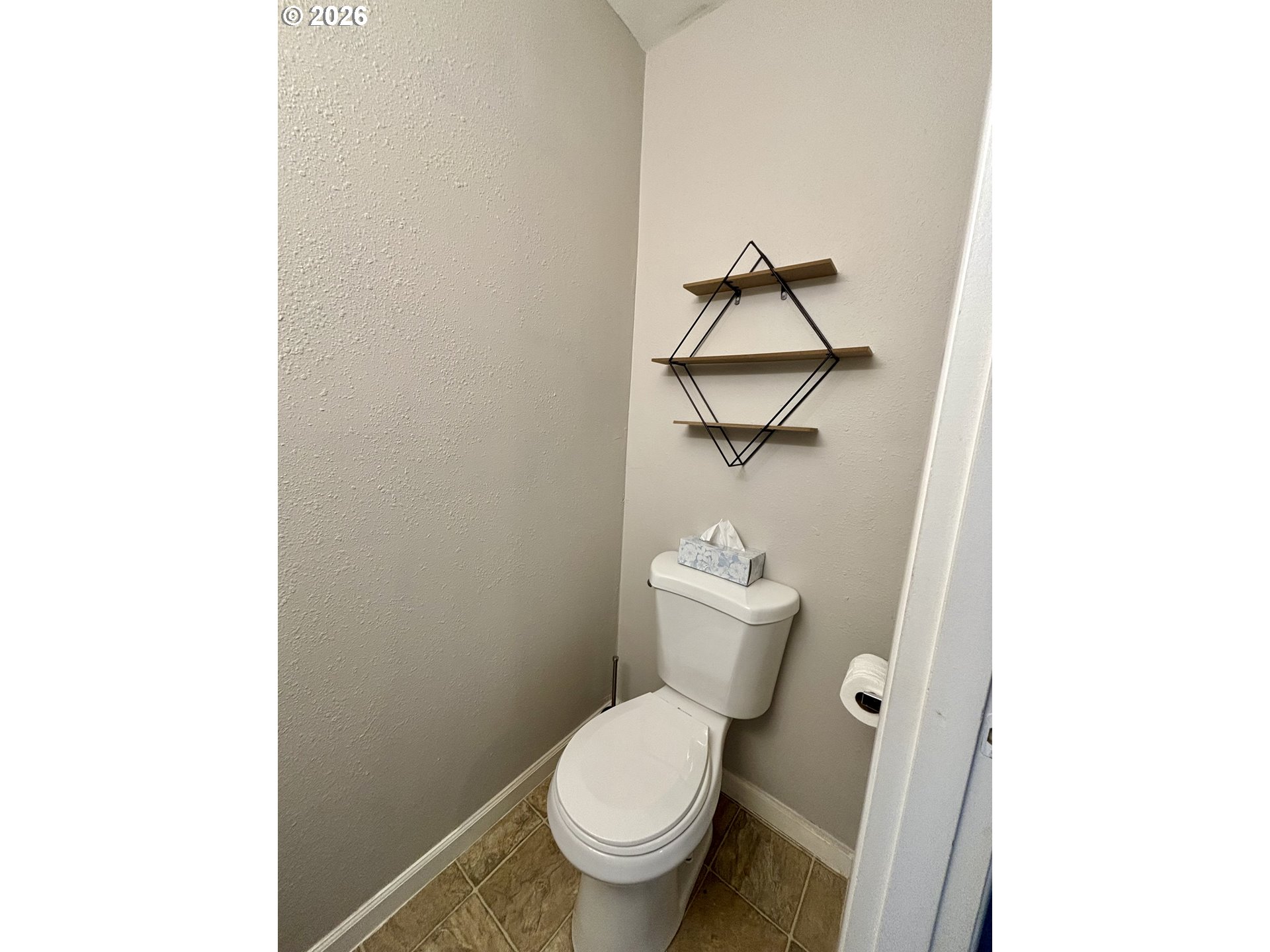 2058 Ne Hogan Dr Property Photo 8
