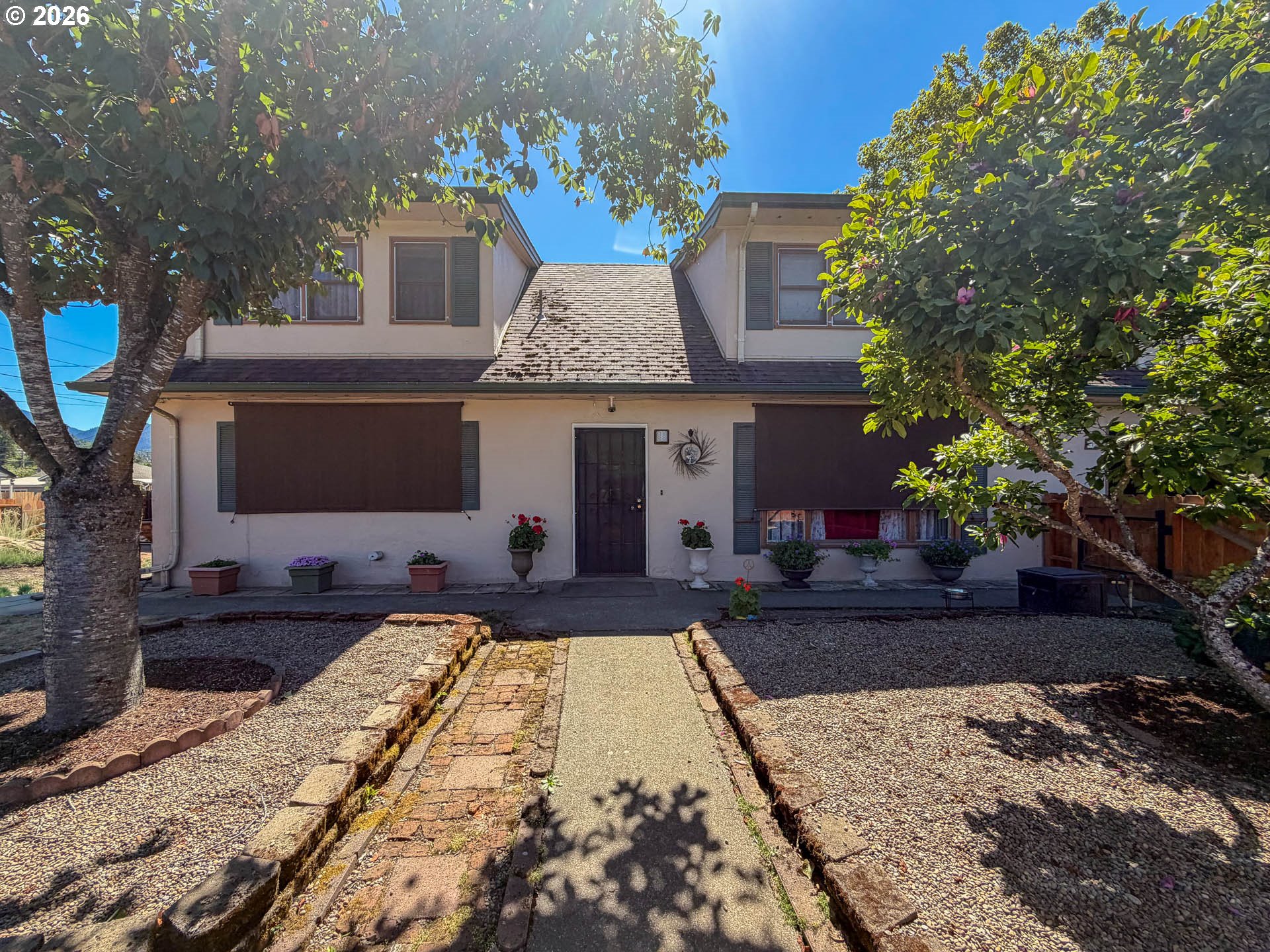 212 Park St Property Photo 4