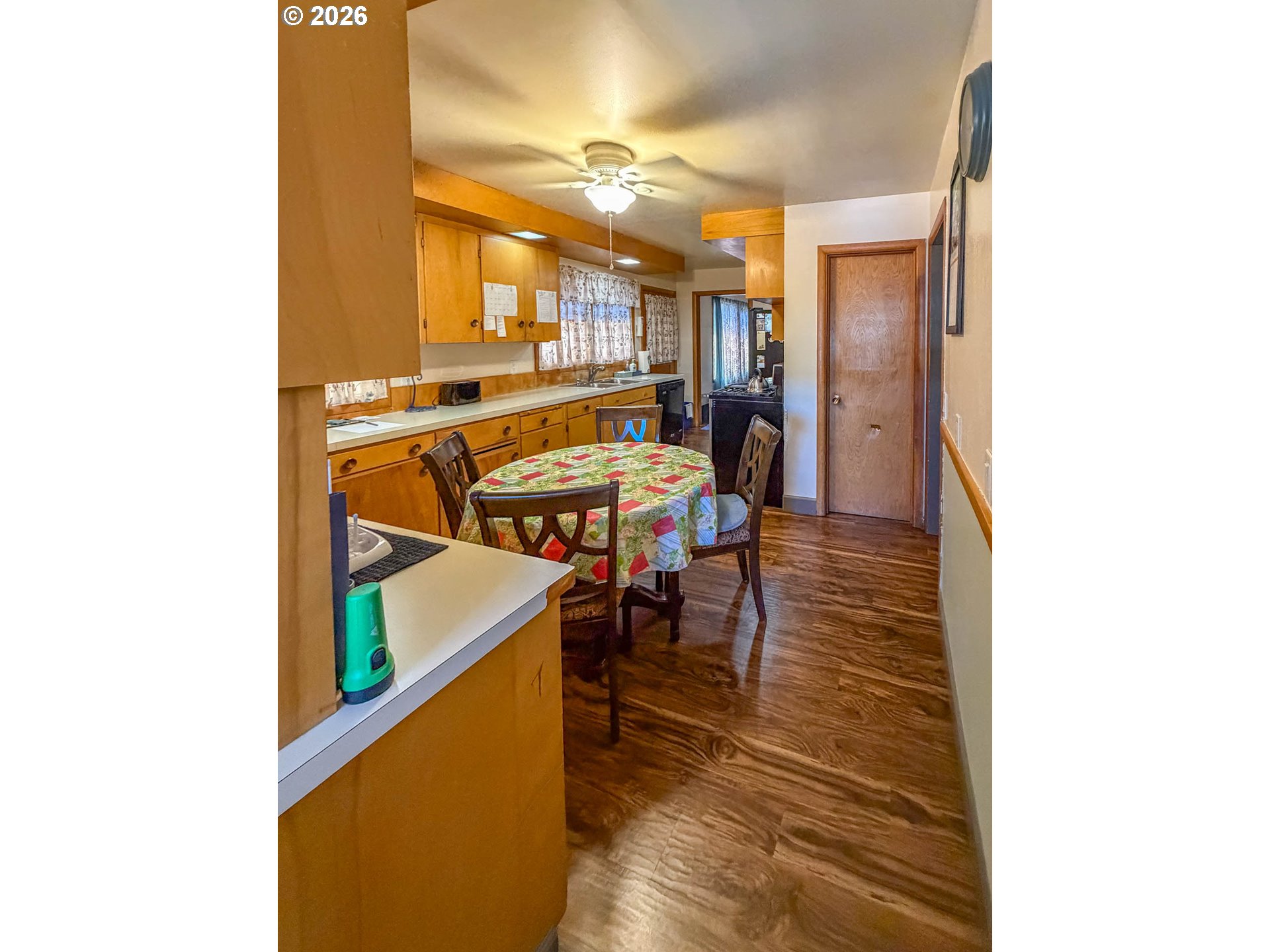 212 Park St Property Photo 8