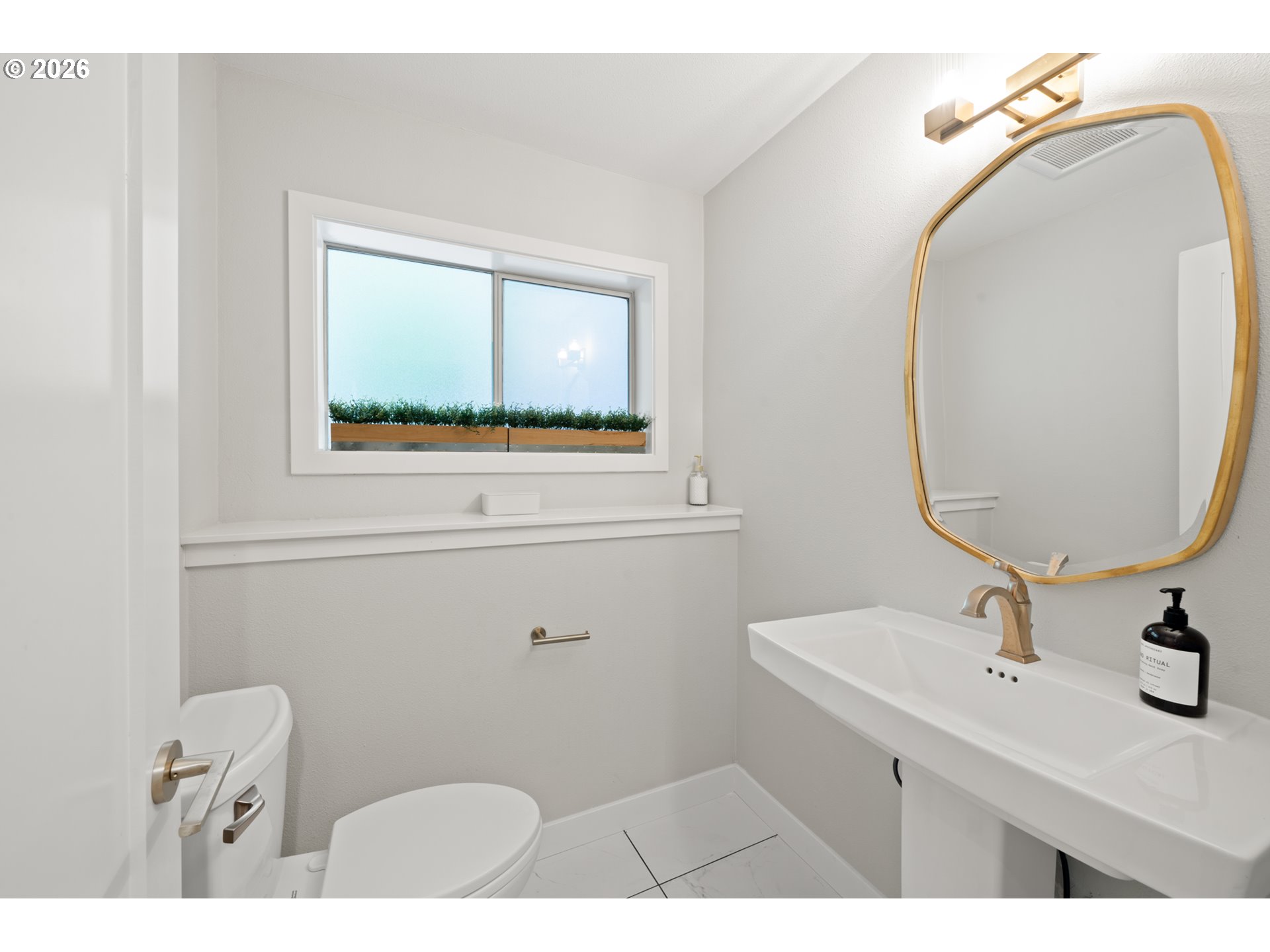 2236 Summit Ct Property Photo 16