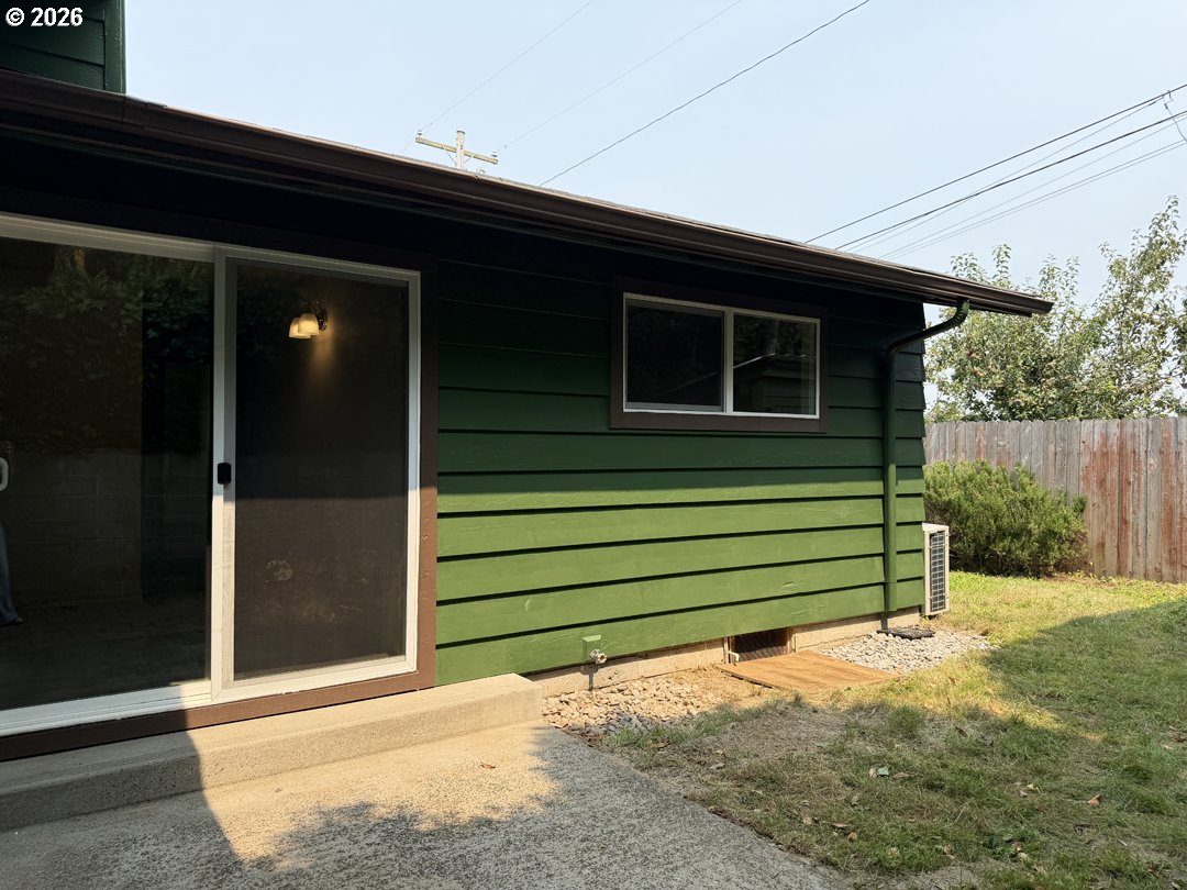 900 Rowe St Property Photo 34