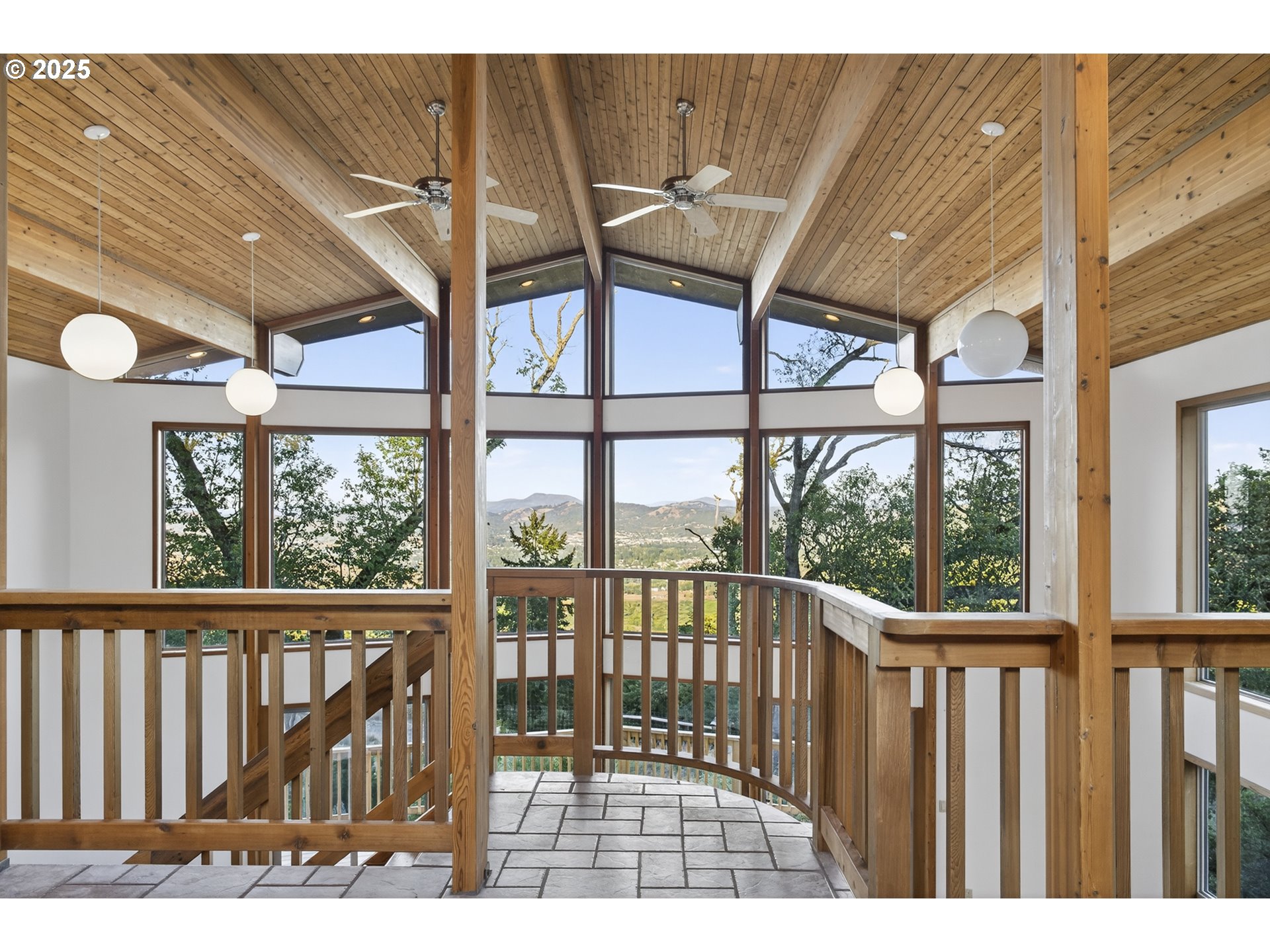 880 Jewel Dr Property Photo 6