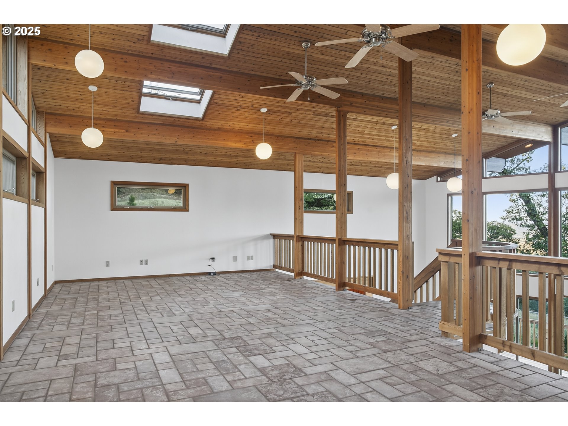 880 Jewel Dr Property Photo 16