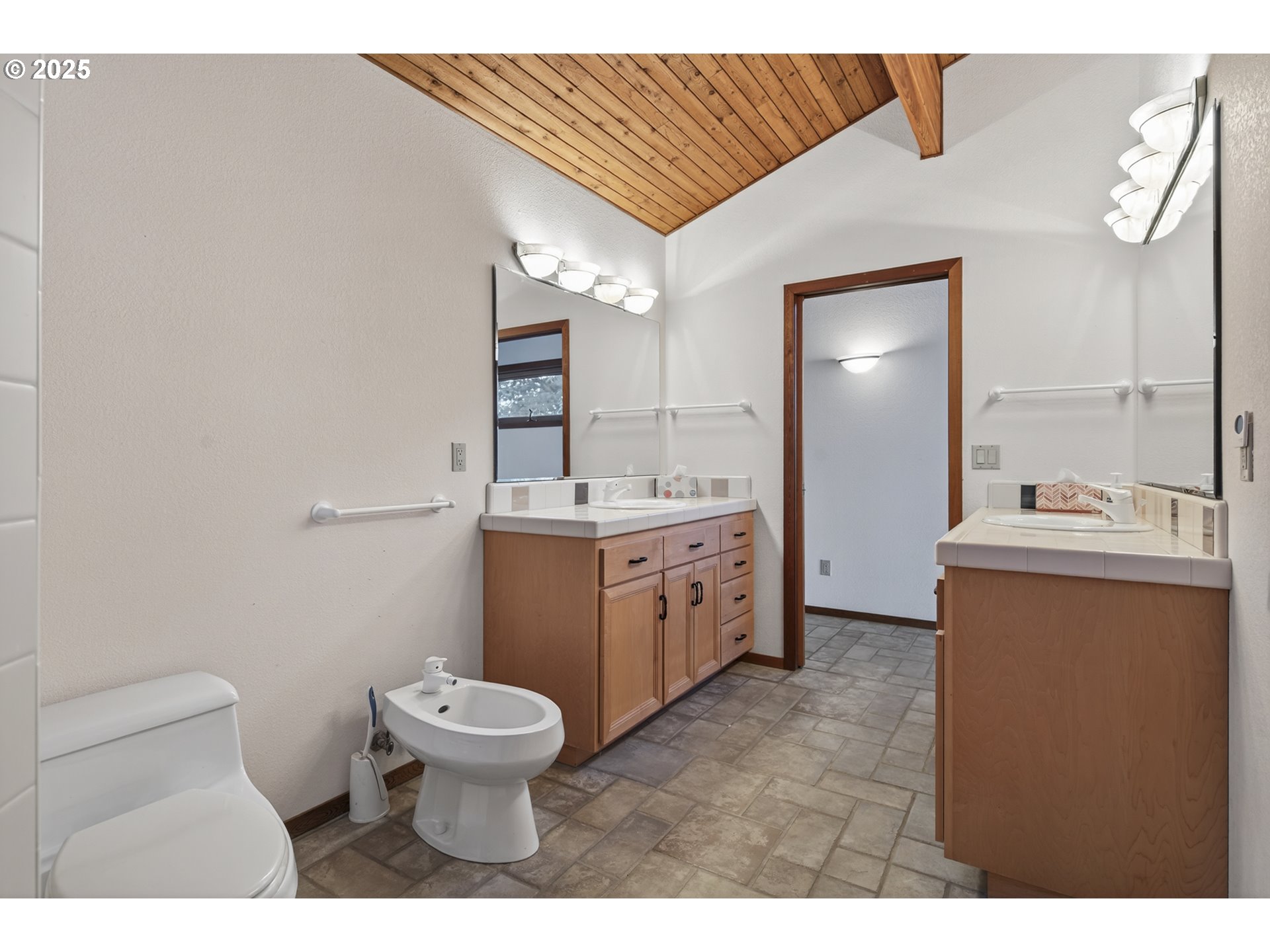 880 Jewel Dr Property Photo 22