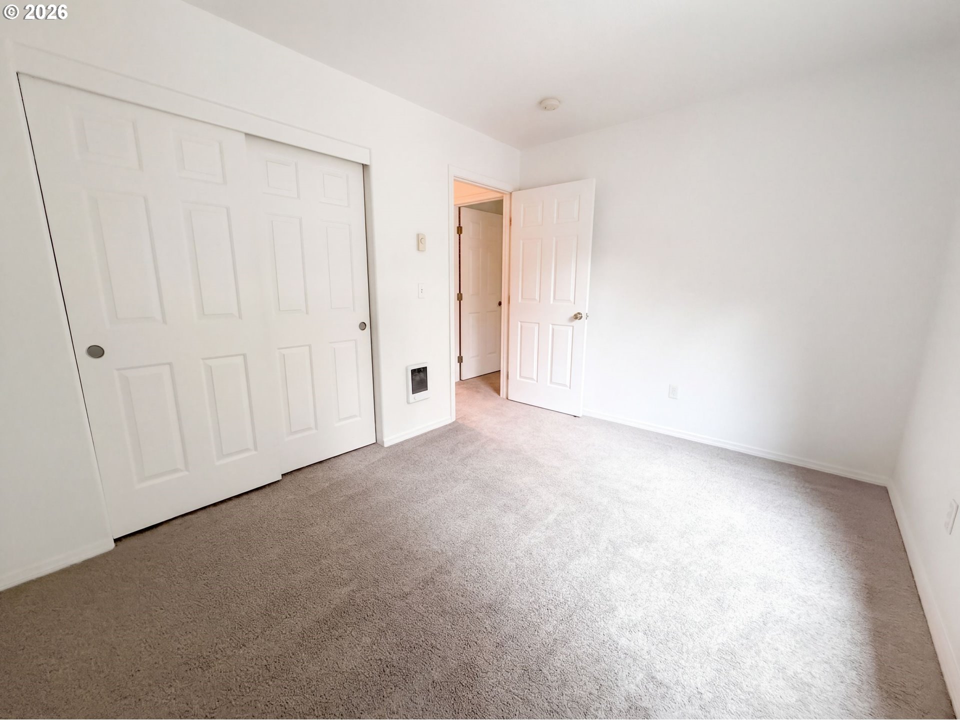546 Ne Knott St Property Photo 6