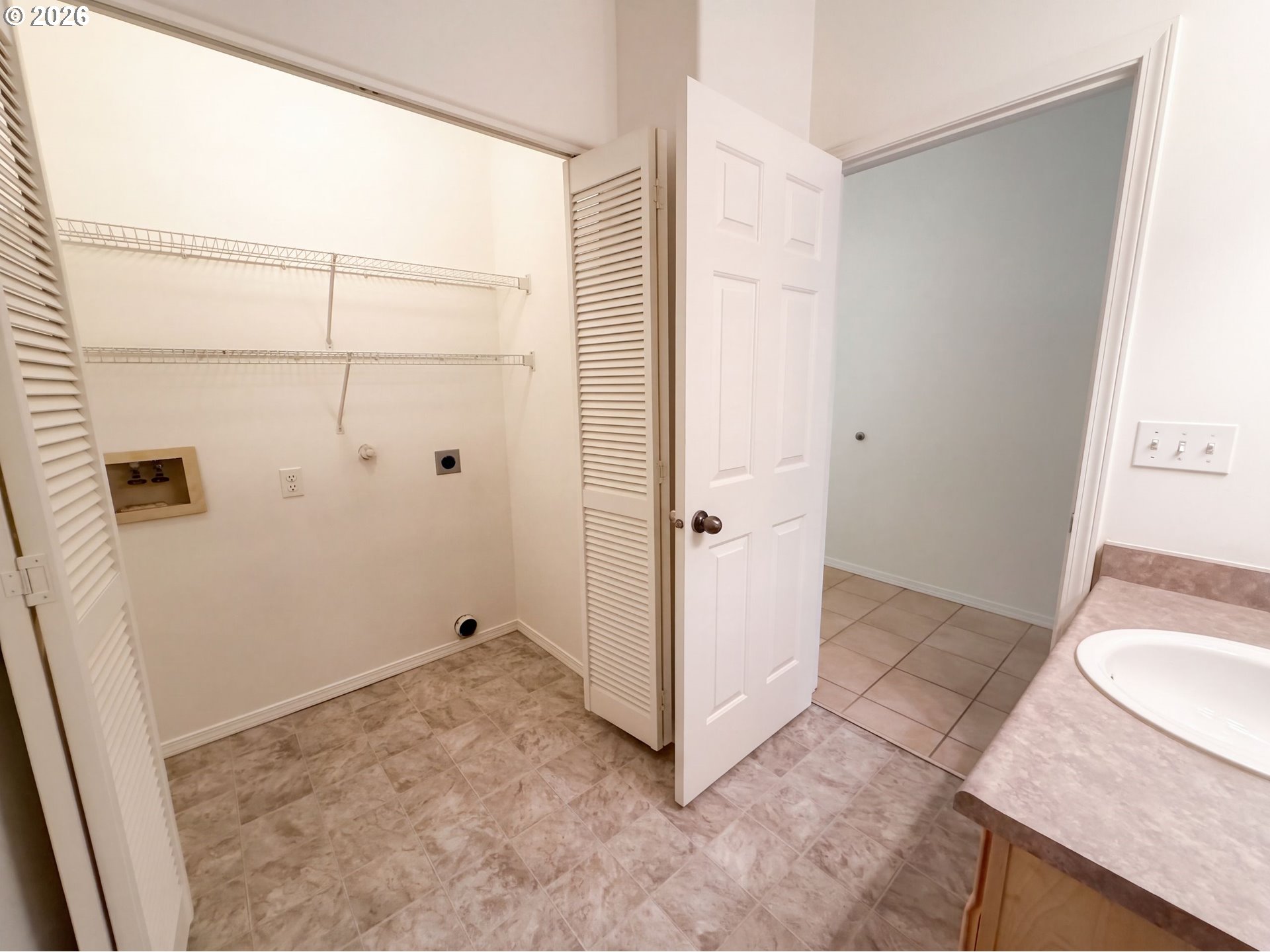 546 Ne Knott St Property Photo 14