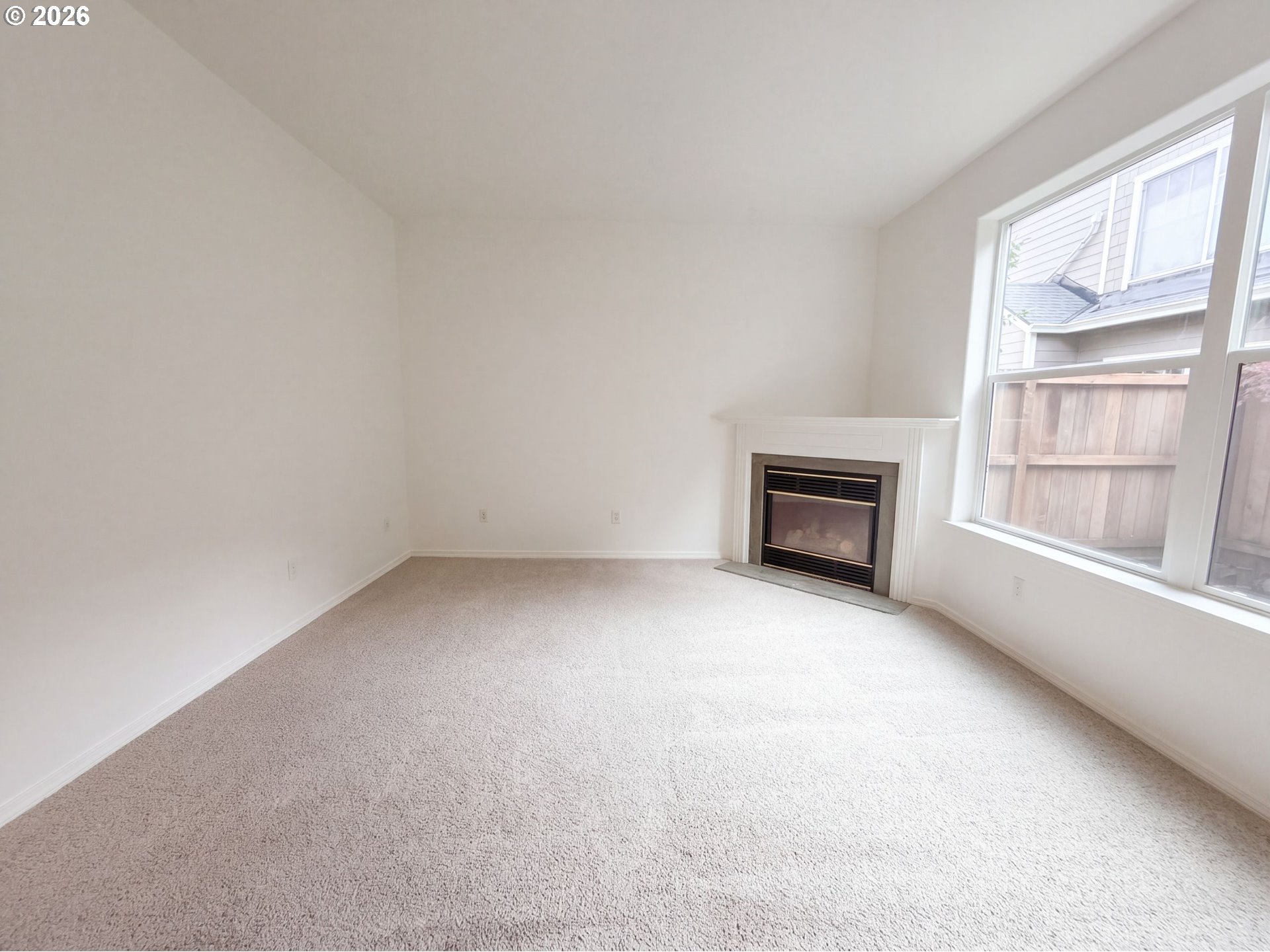 546 Ne Knott St Property Photo 21