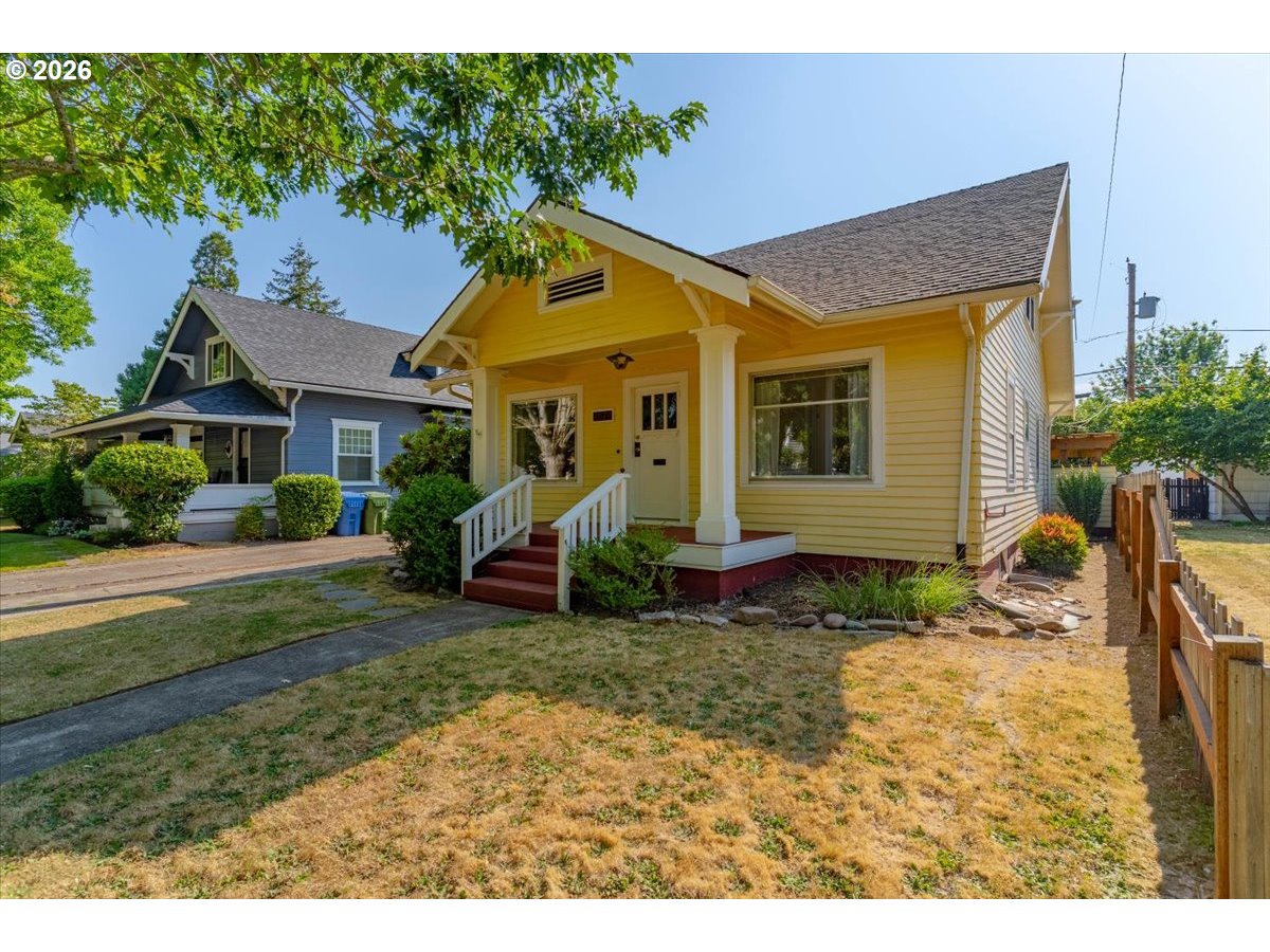 1970 Maple Ave Ne Property Photo 4