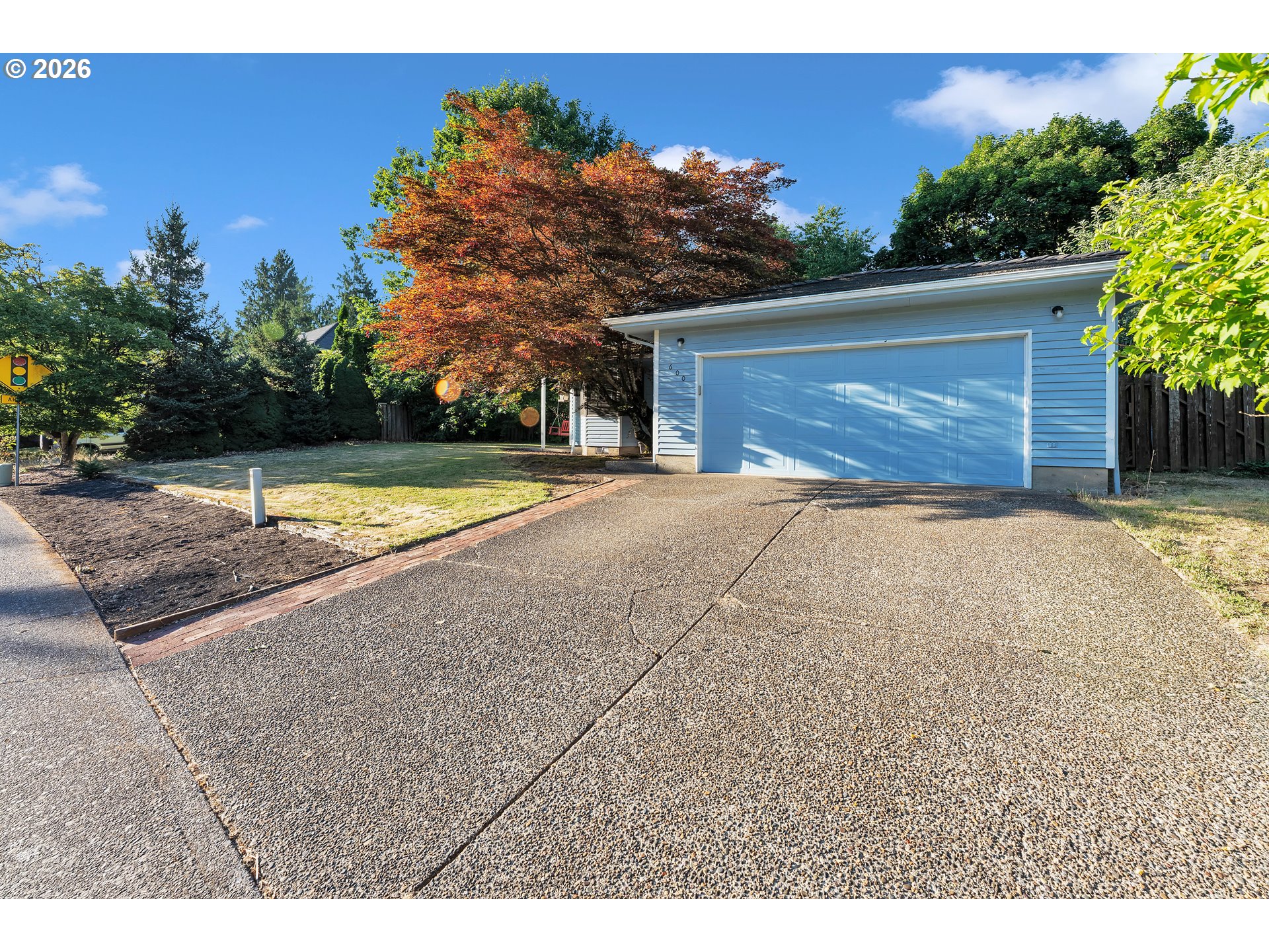 600 E Mountainview Dr Property Photo 2