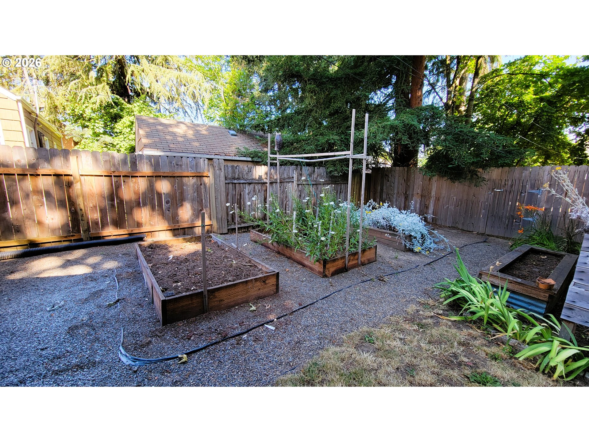 1445 W 11th Ave Property Photo 16