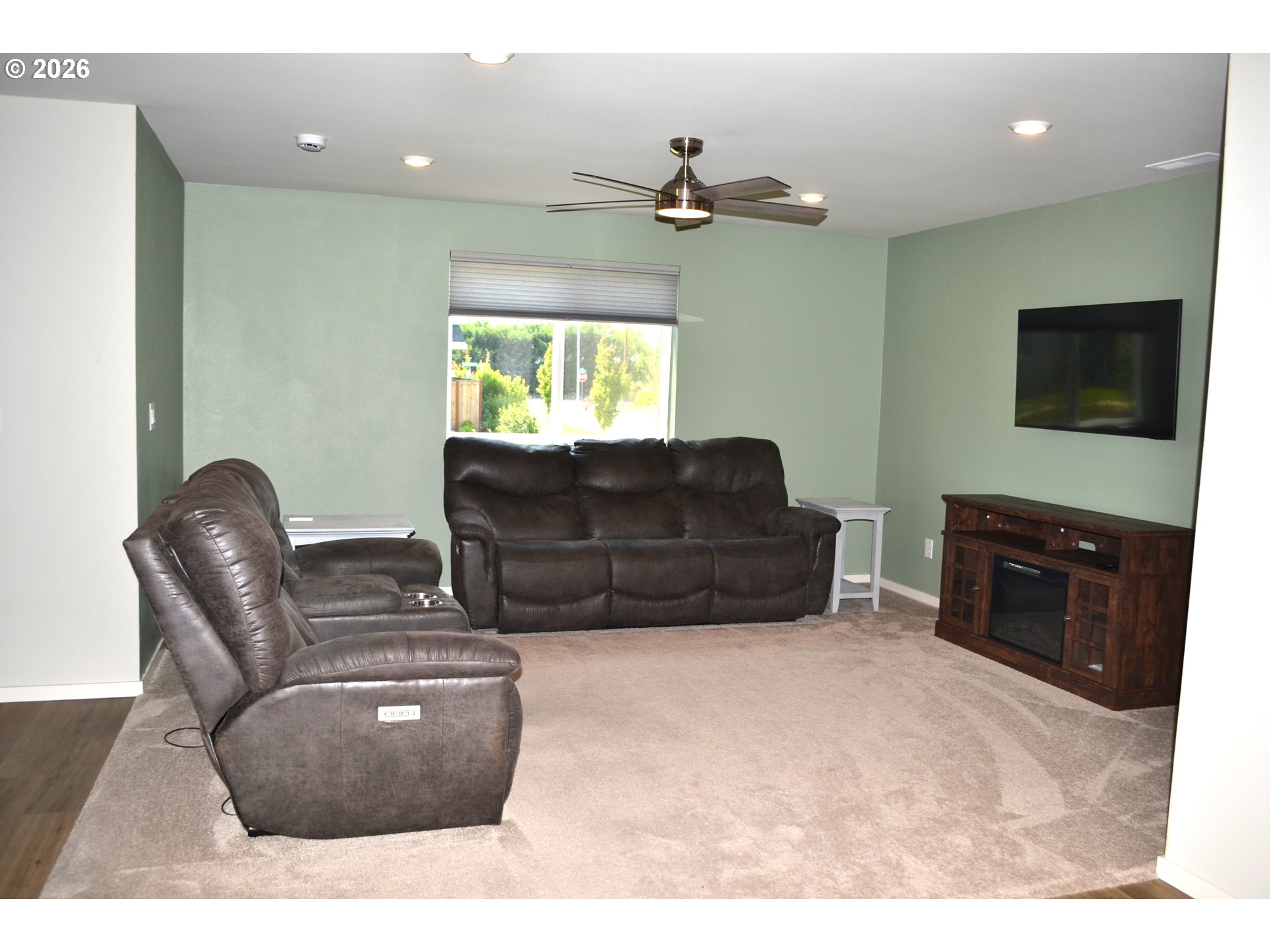 603 Pickering Ln Property Photo 4