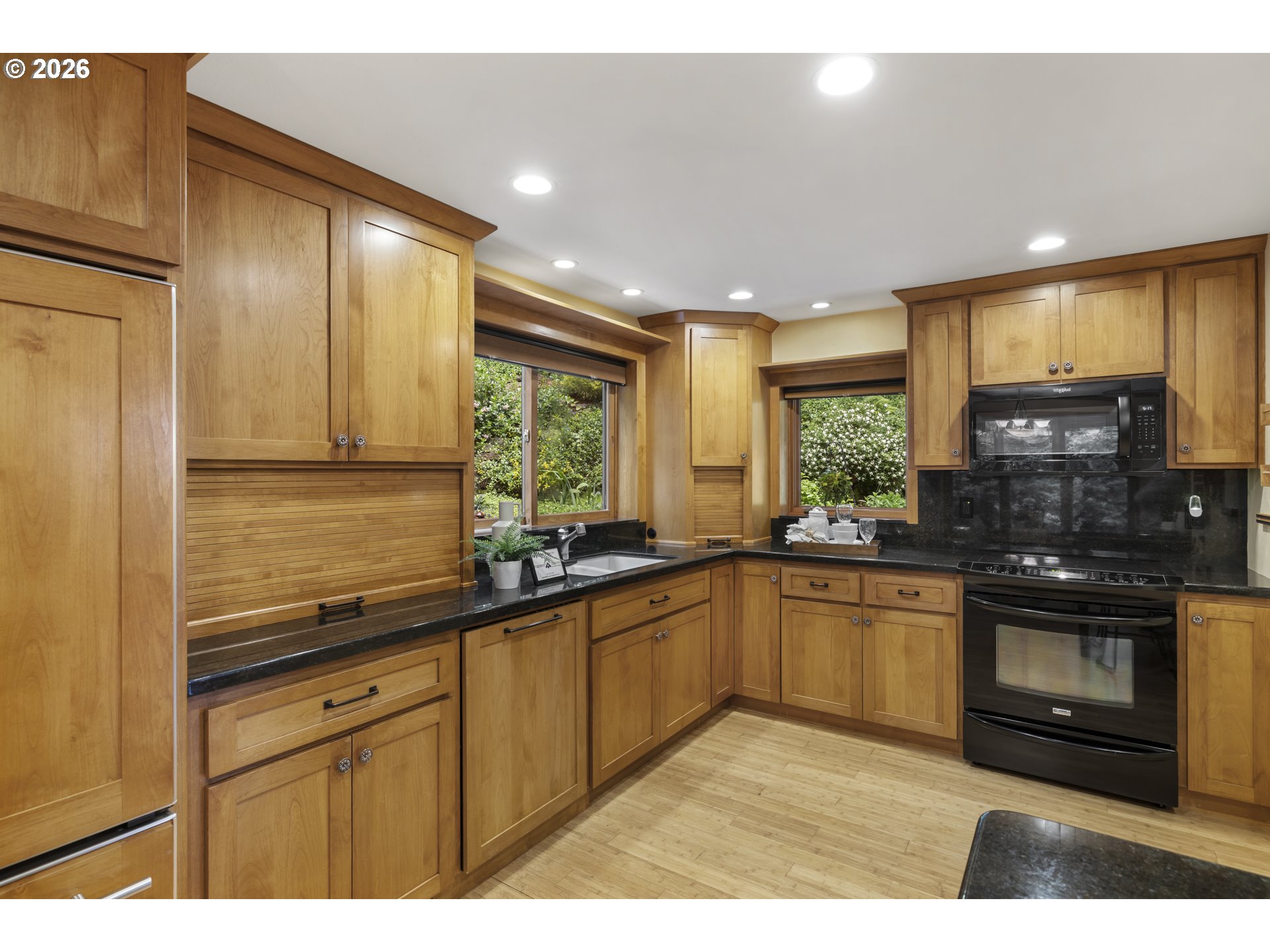 3919 Sw Hillside Dr Property Photo 4